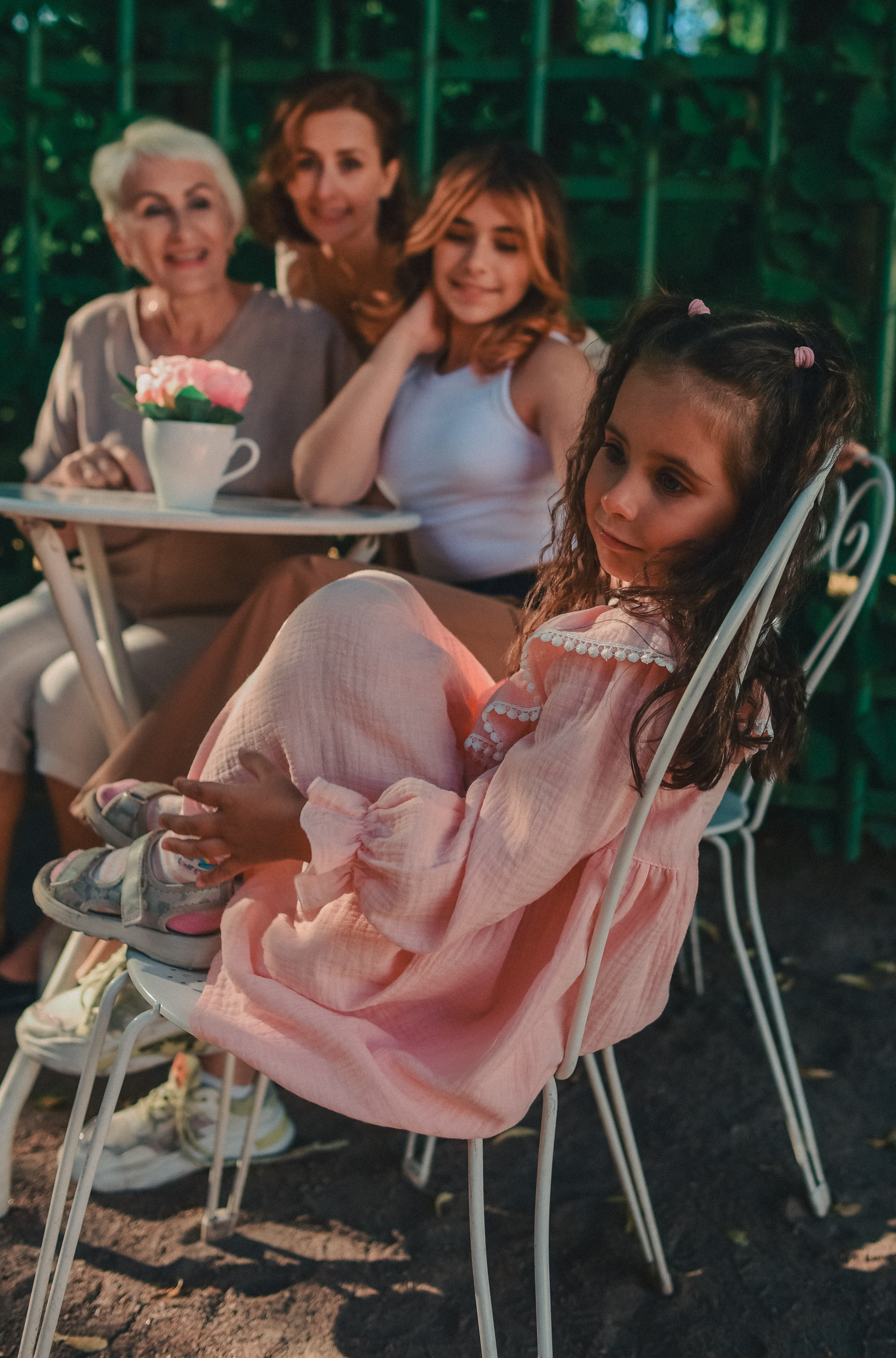 Фотосессия в Летнем саду. Анна, Татьяна, Злата и Эвелина. Семейный и свадебный фотограф в Санкт-Петербурге Яна