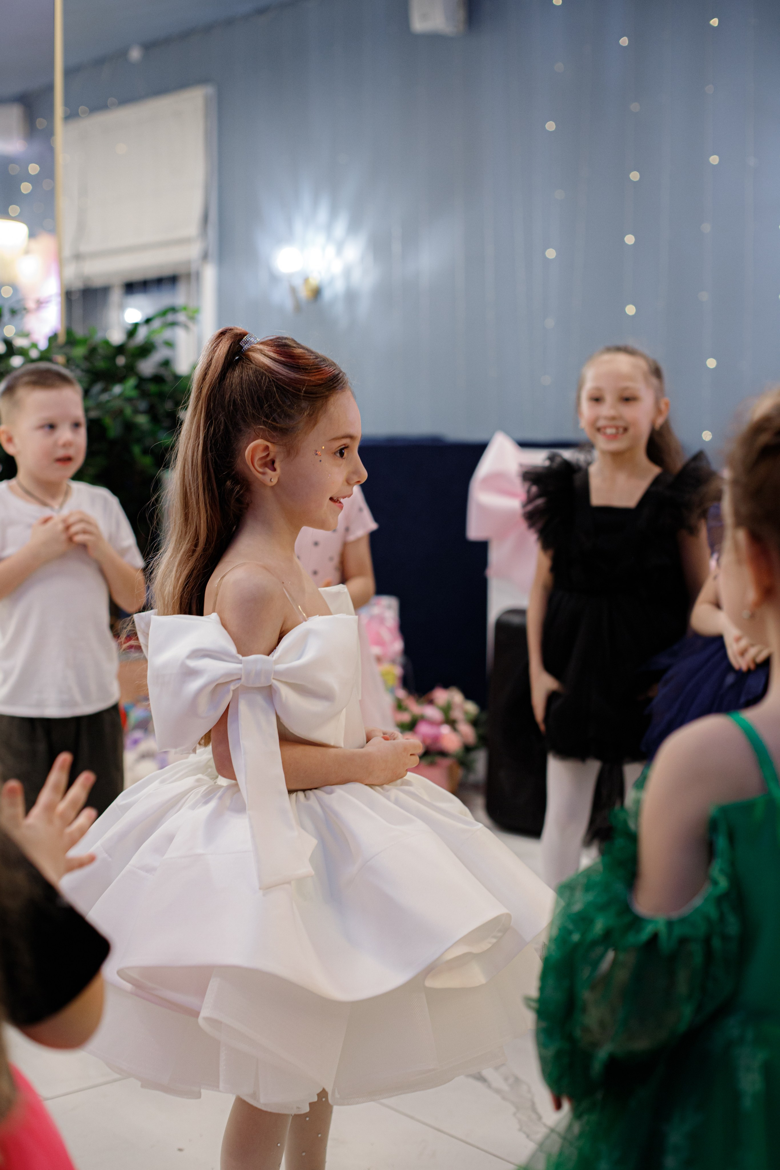 ASIA'S BIRTHDAY PARTY. Photokarish