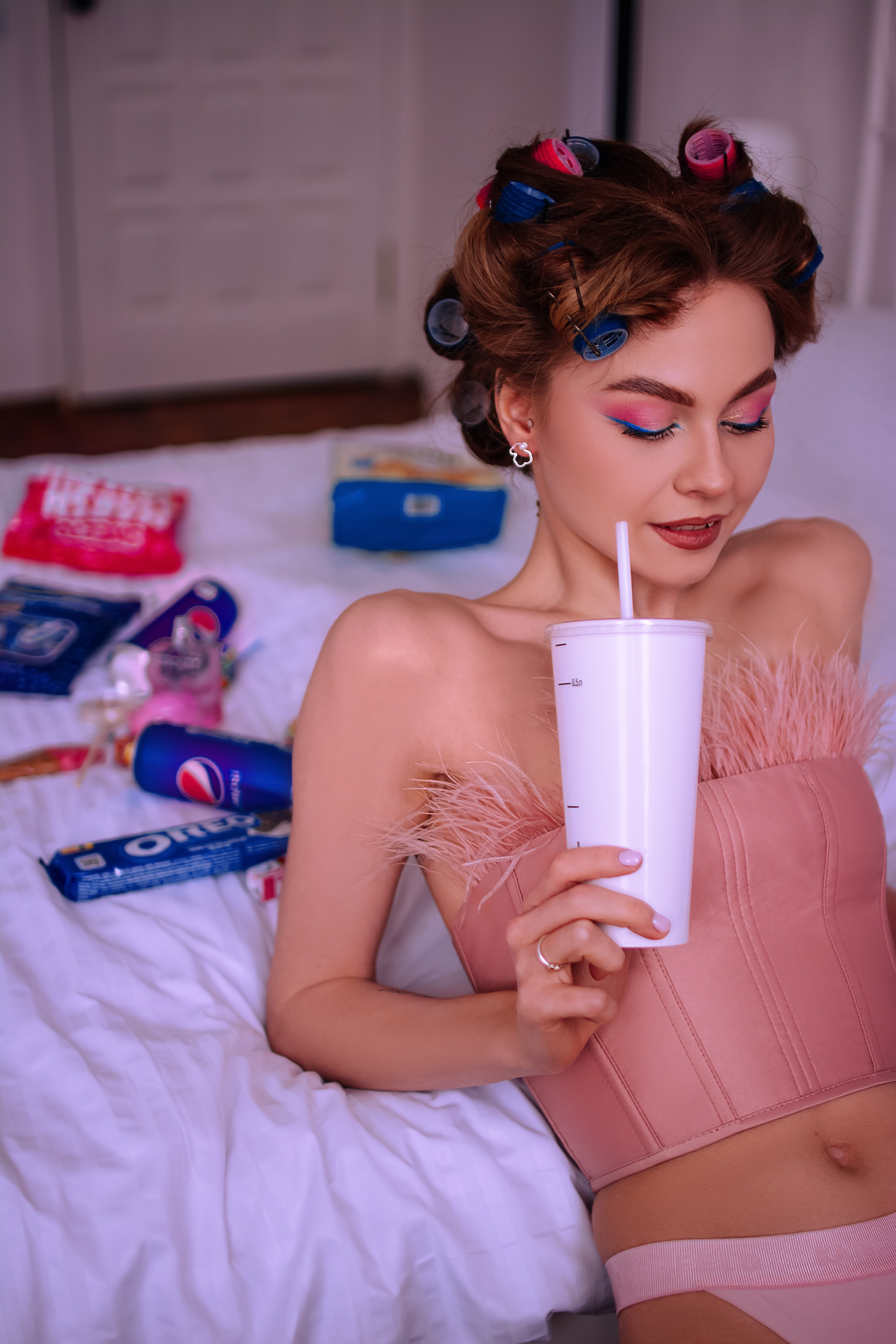 фотосессия, индивидуальная фотосессия, фотосессия для брендов, съемка для брендов,нижнее белье Минск, корсеты Минск, фотограф Минск, фотограф Ольга Шаповалова, розовая фотосессия, фотосессия будуар, фотосессия в белье, бигуди, утро невесты, фотосессия со сладостями, Минск, Беларусь 