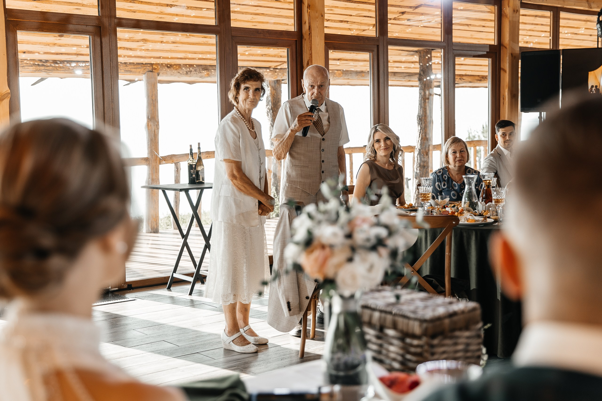 Здравствуйте! Я&nbsp;свадебный фотограф из&nbsp;Ульяновска, работаю в&nbsp;том числе по&nbsp;всей России и&nbsp;с&nbsp;выездом за&nbsp;границу. Снимаю свадьбы, lovestory, корпоративы, светский репортаж. Провожу обучение по&nbsp;фотографии, мастер-классы и&nbsp;воркшопы для других фотографов.