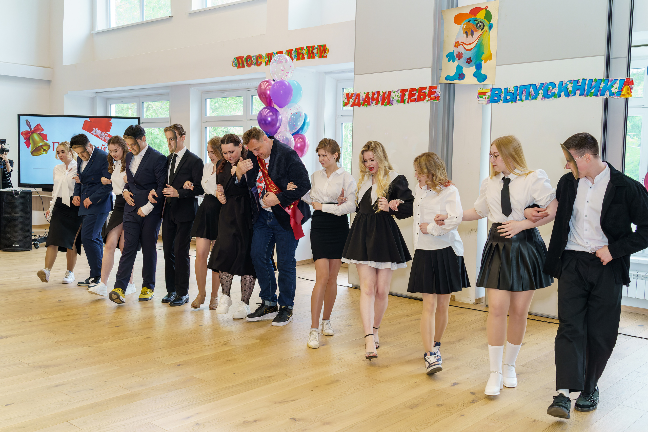 Последний звонок, выпускной в школе. «Студия DRONAVT`s» — видеосъёмка и фотография г. Москва