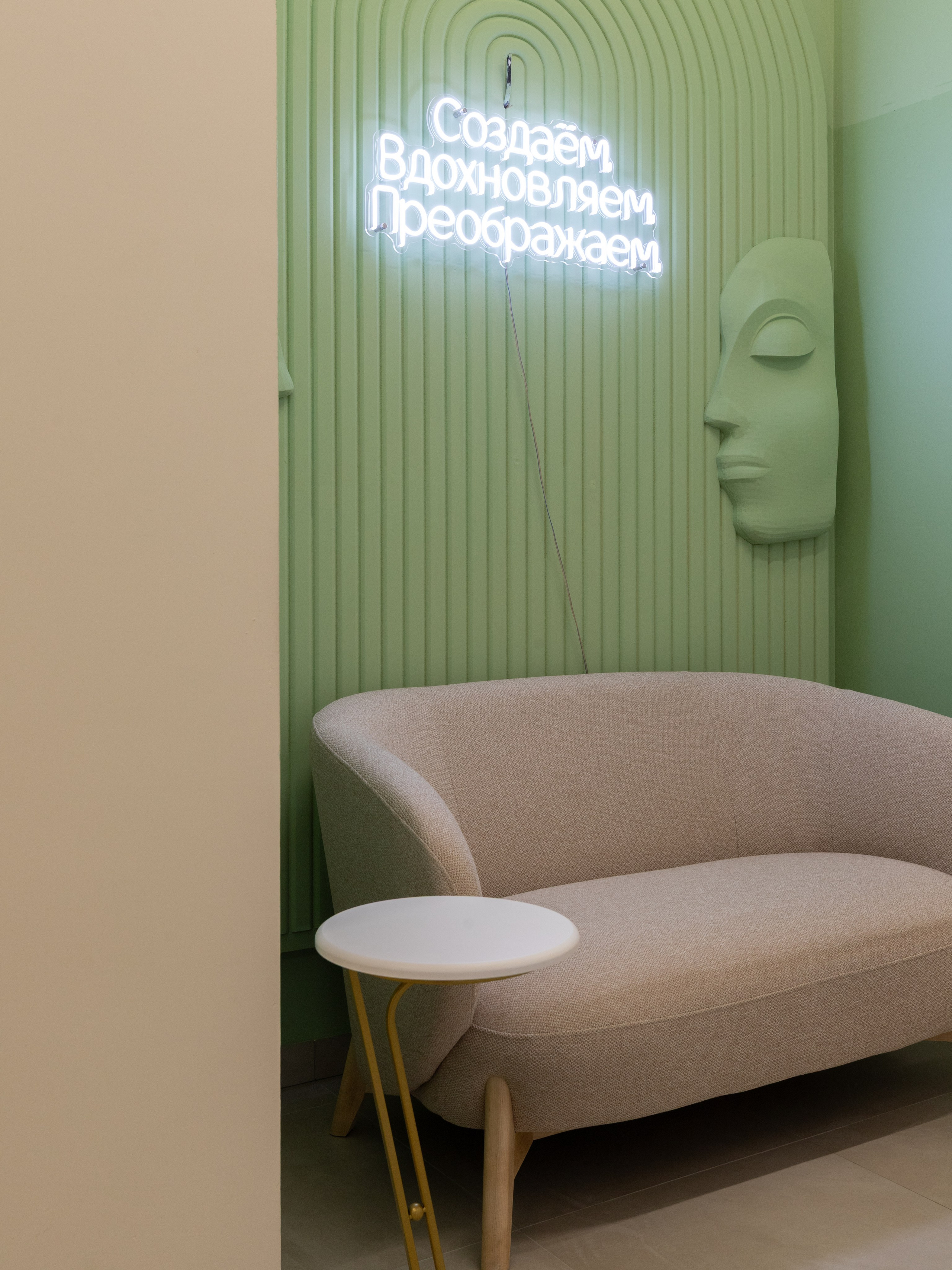 Бьюти-коворкинг на Парнасе. Интерьерный фотограф в Санкт-Петербурге Ксения Сорокина