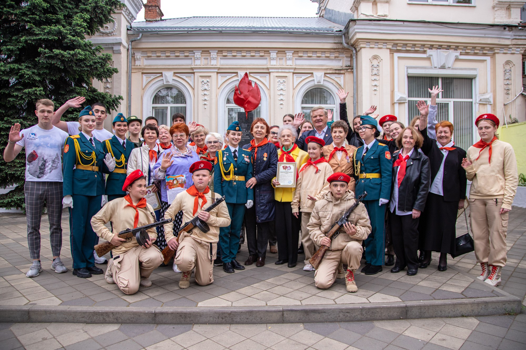 100-летие пионерии. Репортажный, промышленный и маркетплейс-фотограф Дмитрий Чернат