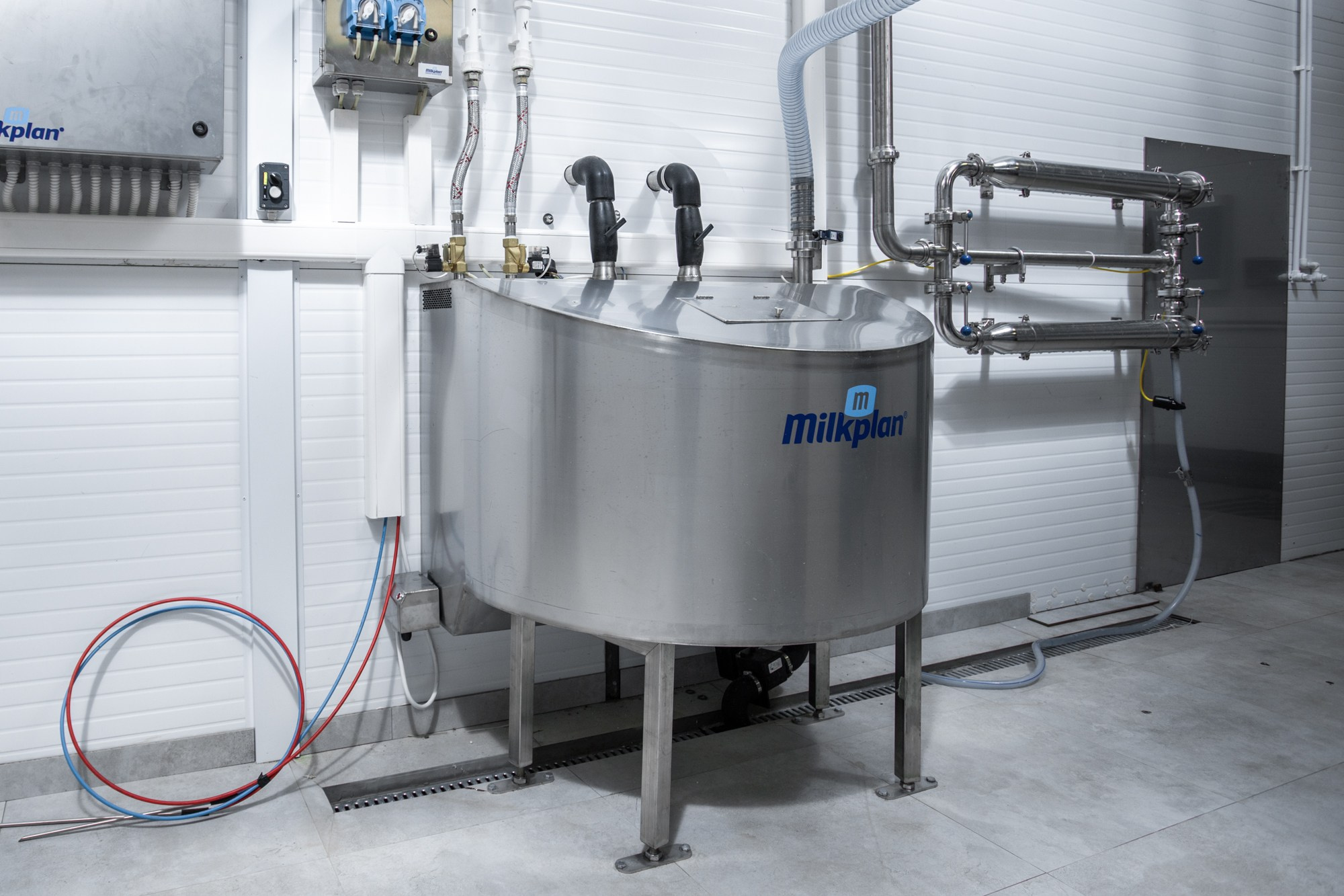 Оборудование хранения молока. Репортажный, промышленный и маркетплейс-фотограф Дмитрий Чернат