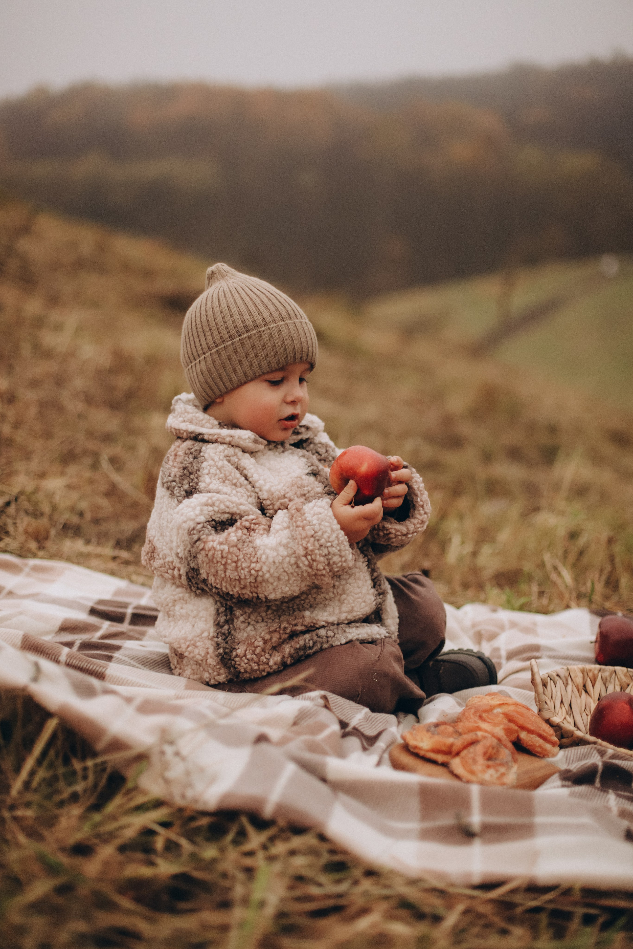 Осенняя прогулка по холмам: Саша, Алёна и Прохор. Свадебный, семейный и детский фотограф в Люберцах Зайцева Анастасия