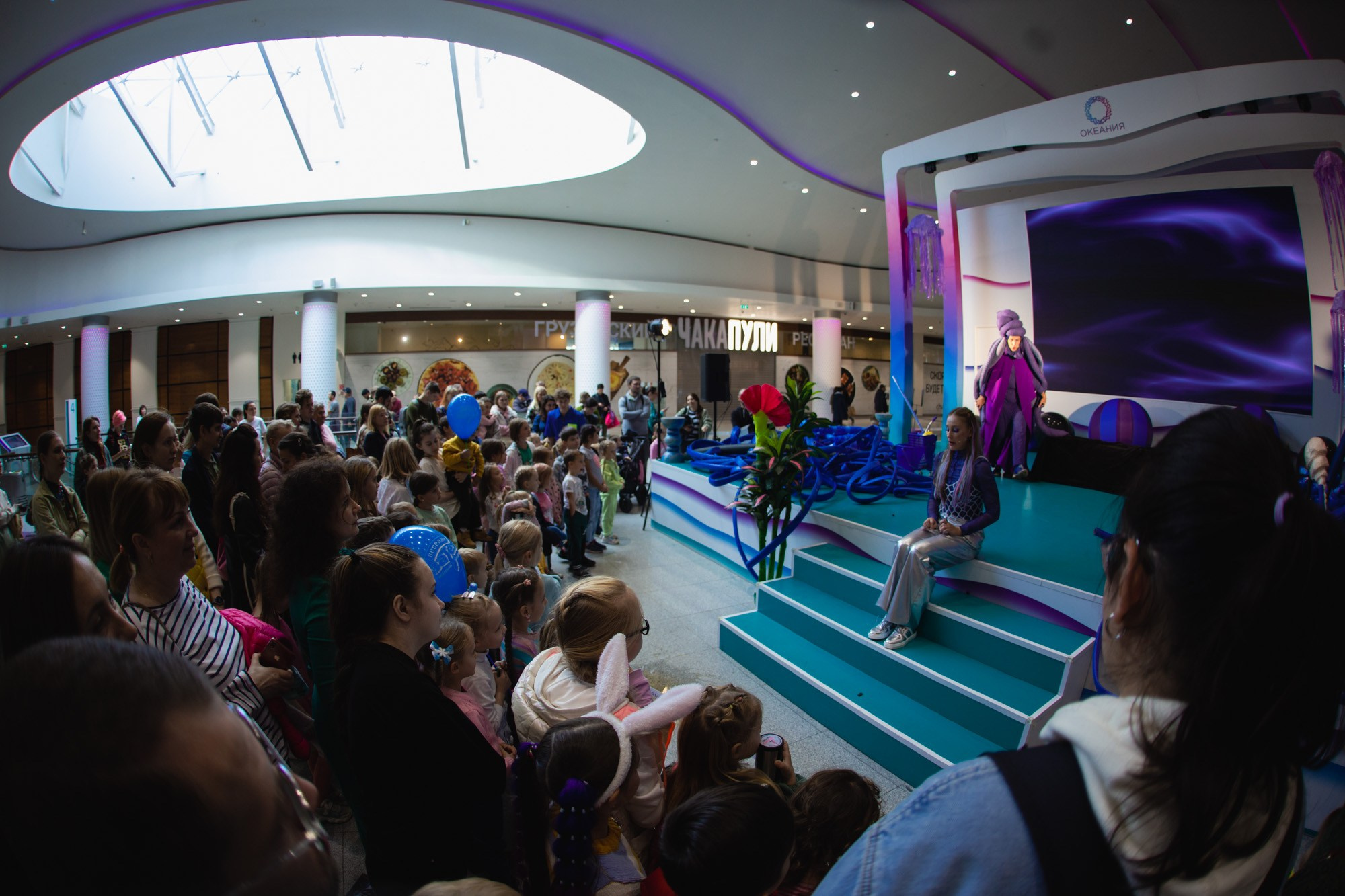Сказка в ТЦ Океания. Репортажный и концертный фотограф в Москве Анастасия Осень