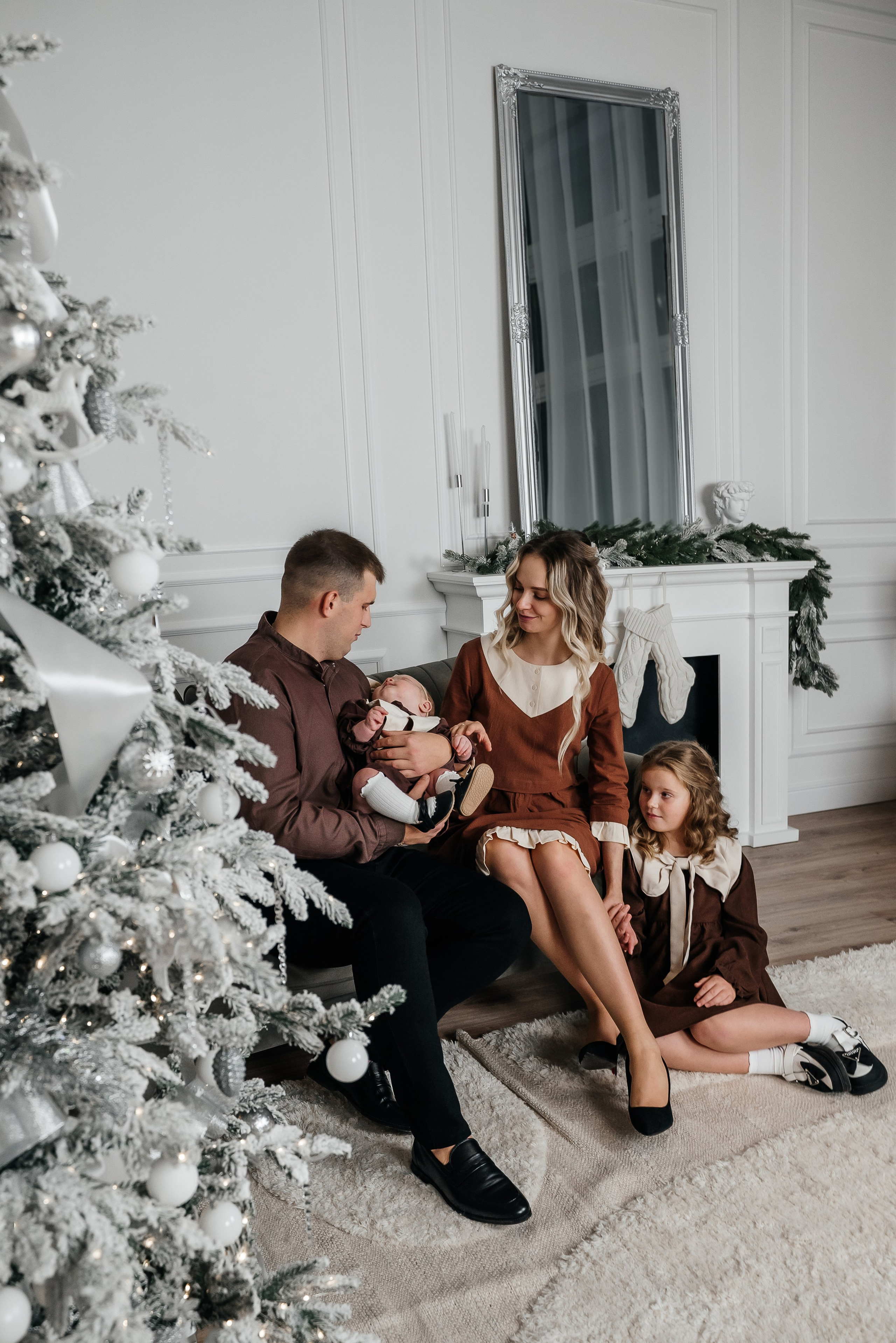 Мама, папа, 2 дочки (студия Персона). Фотограф в Дзержинске Наташа Баева