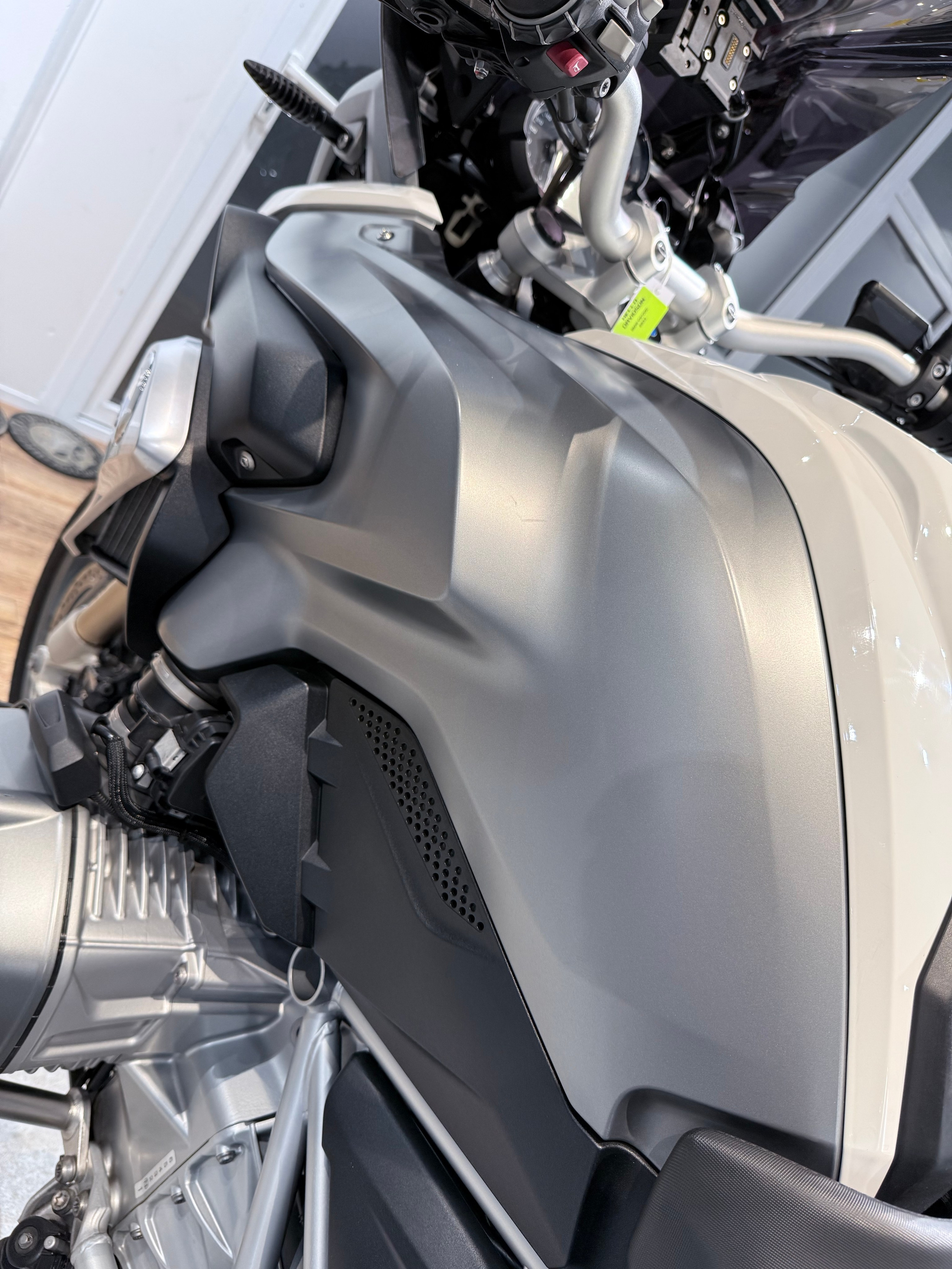 BMW R1200GS Alpine White. Hello Davidson, Москва. Только хорошие мотоциклы…