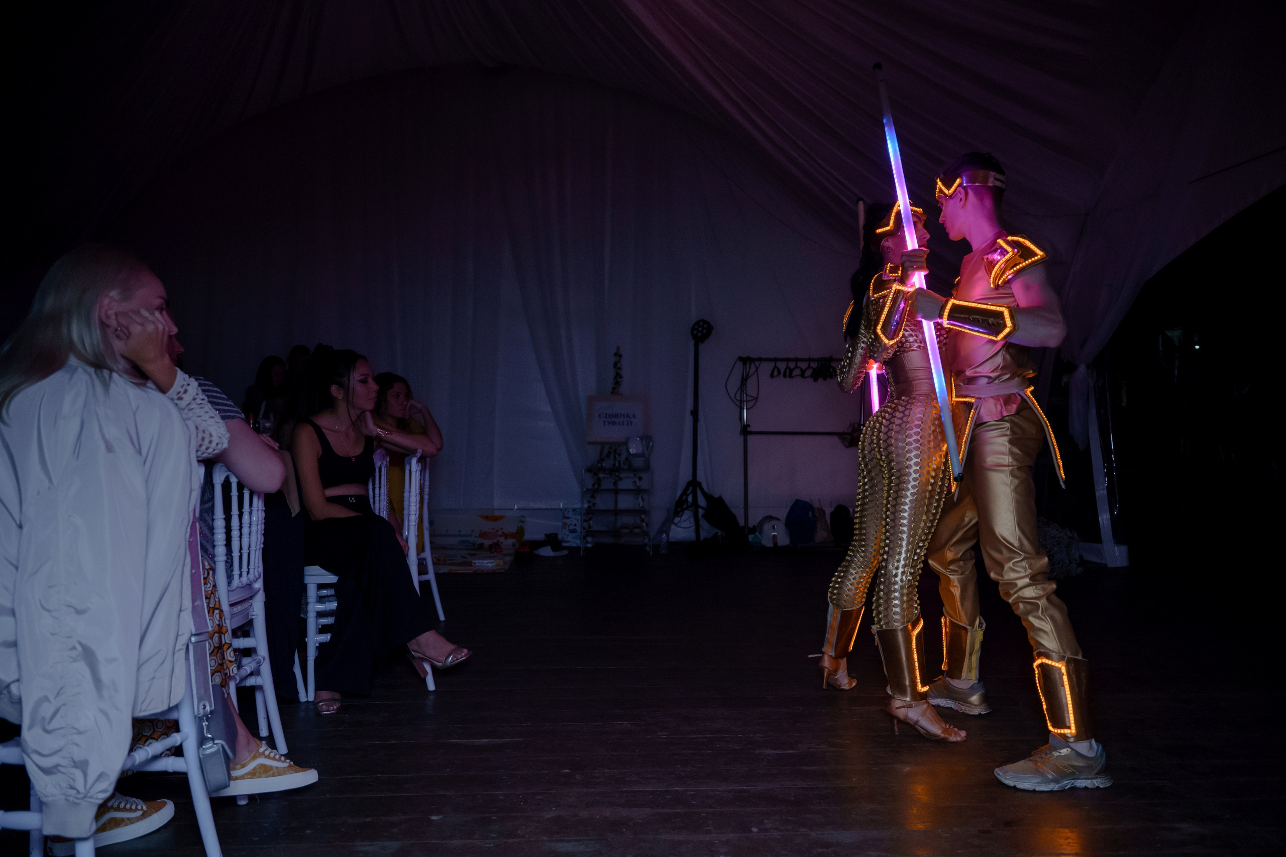 День рождения в шатре на водохранилище. Репортажный фотограф Москва Сергей Дружинин