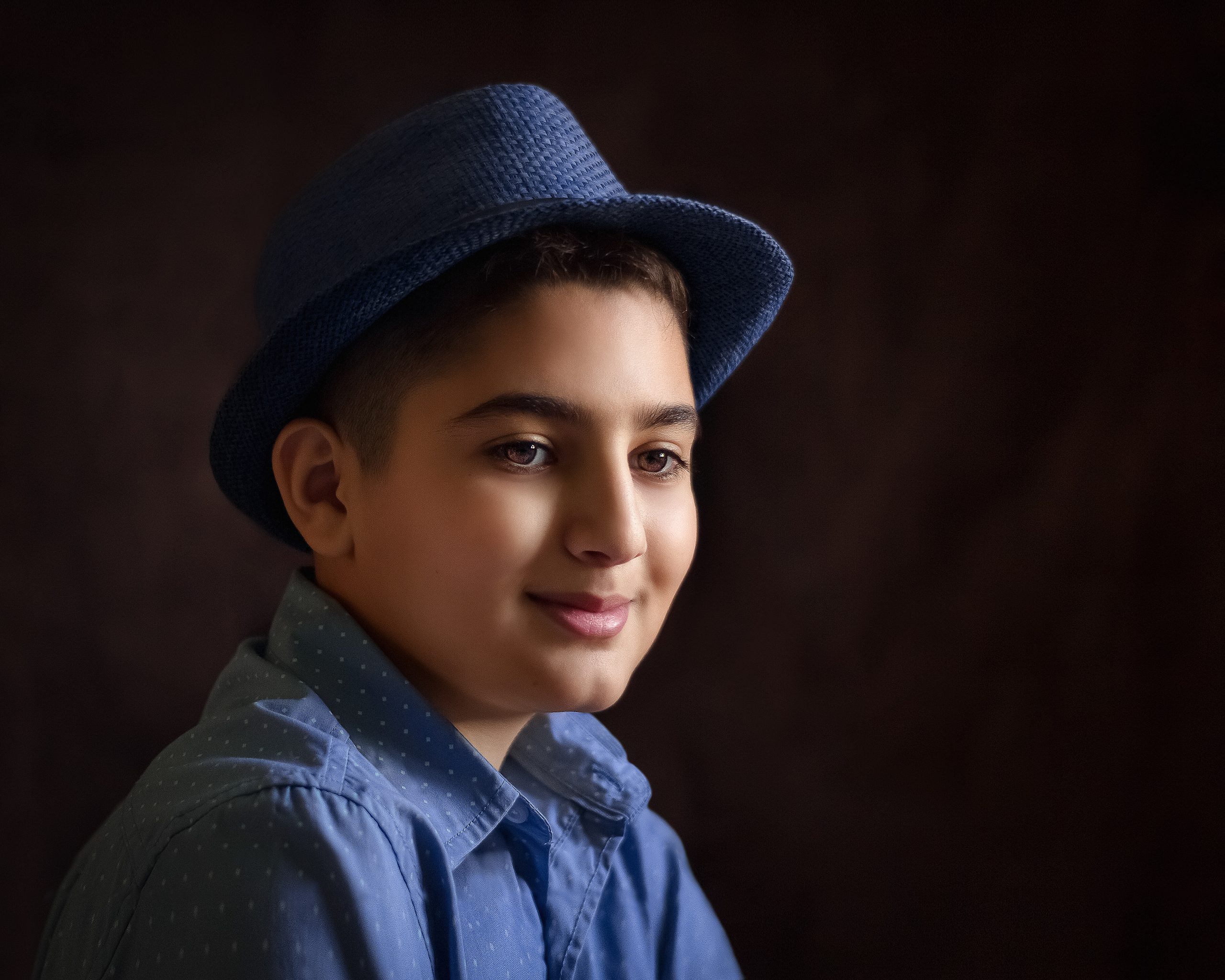 Юный джентльмен в шляпе фотограф Милана Цаканян