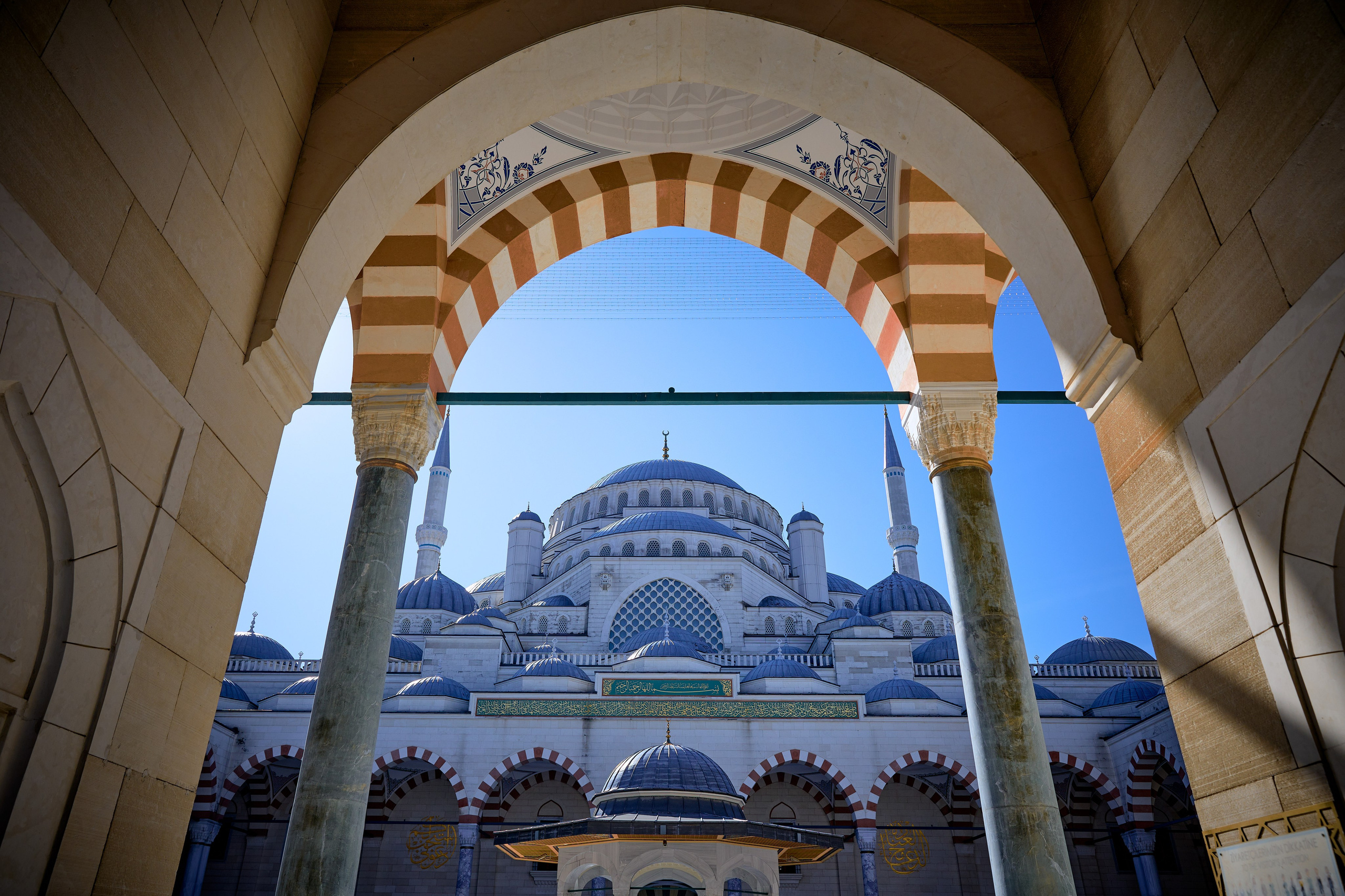 Стамбул — азиатская сторона. Фото департамент круизного лайнера Астория Гранде