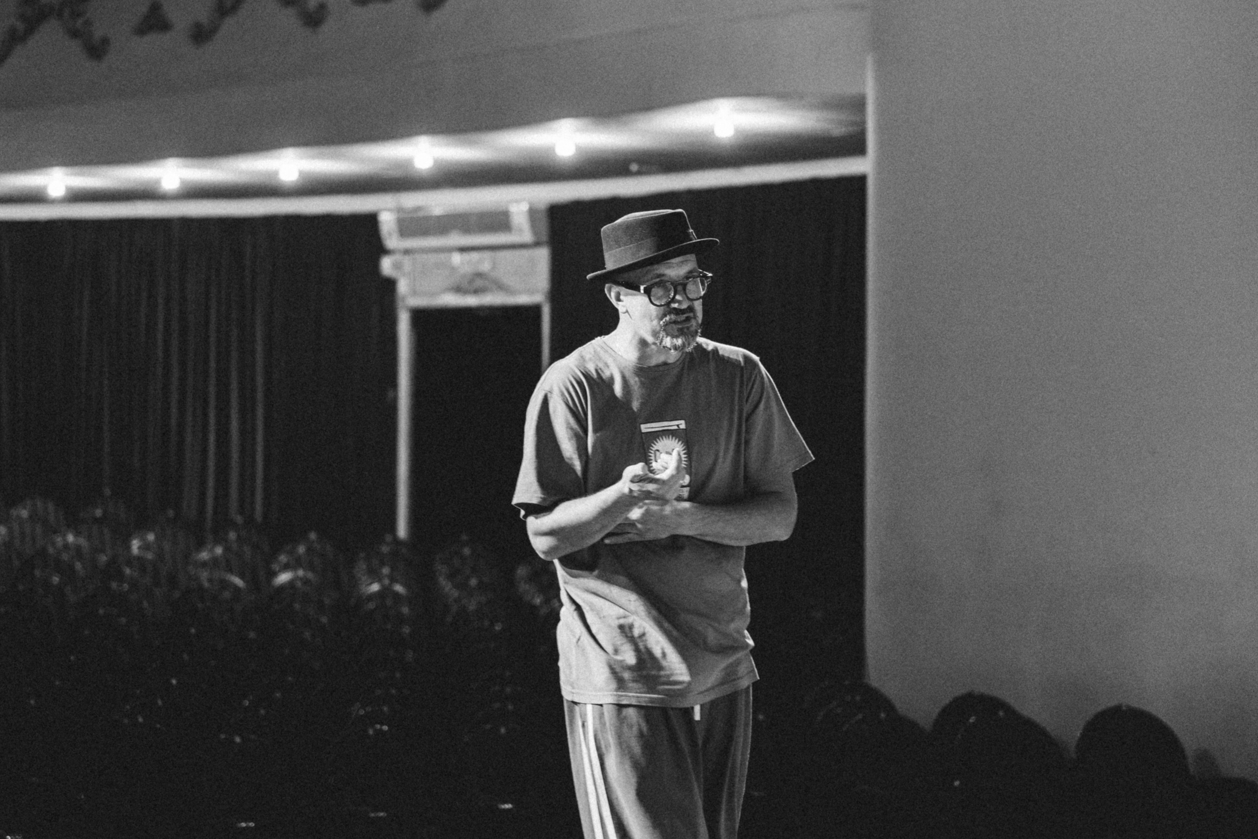 Спектакль Егора Дружинина «Всюду жизнь»