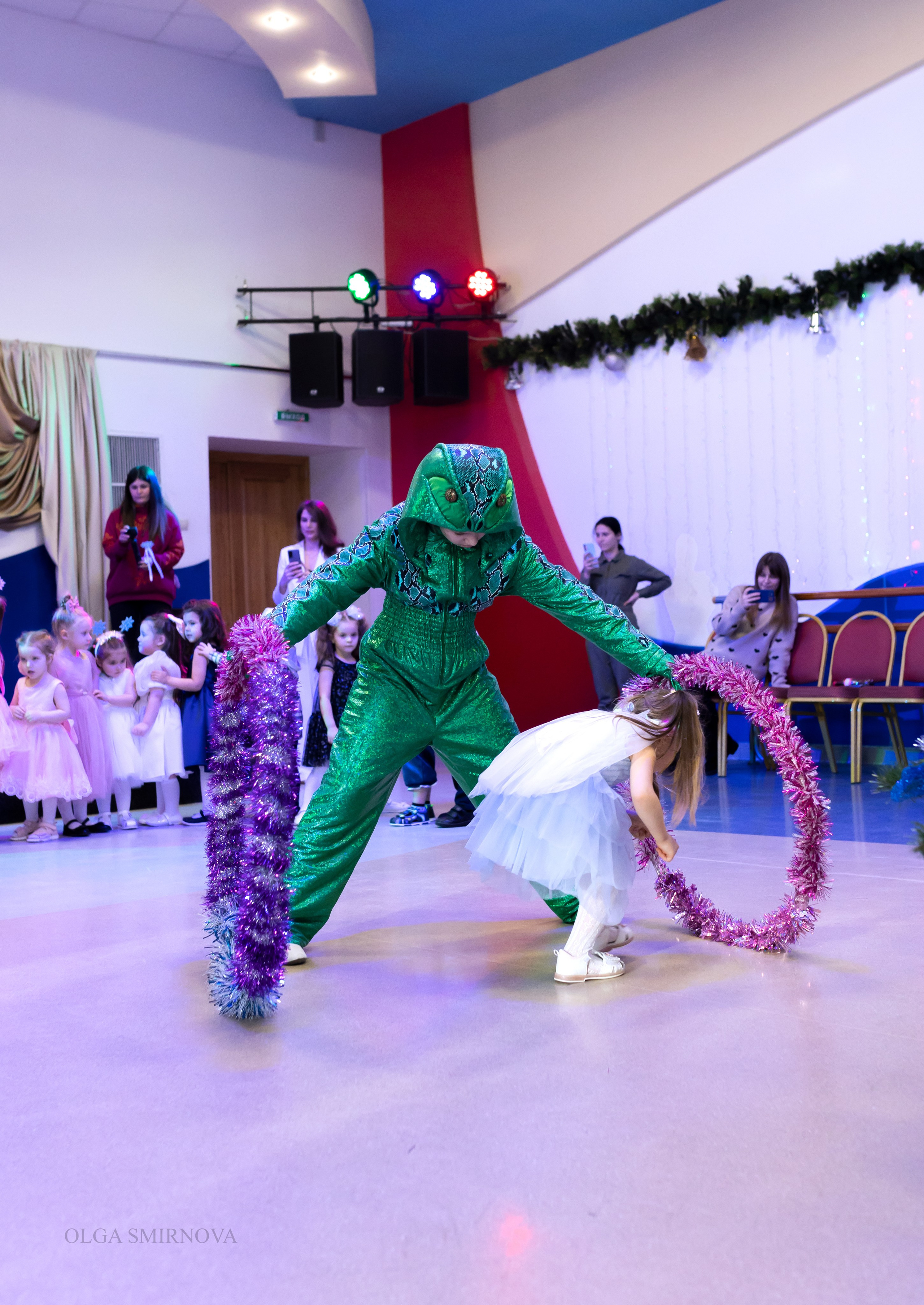 Утренник в ДОФ 04.01.25. Ольга Смирнова юрист, фотограф