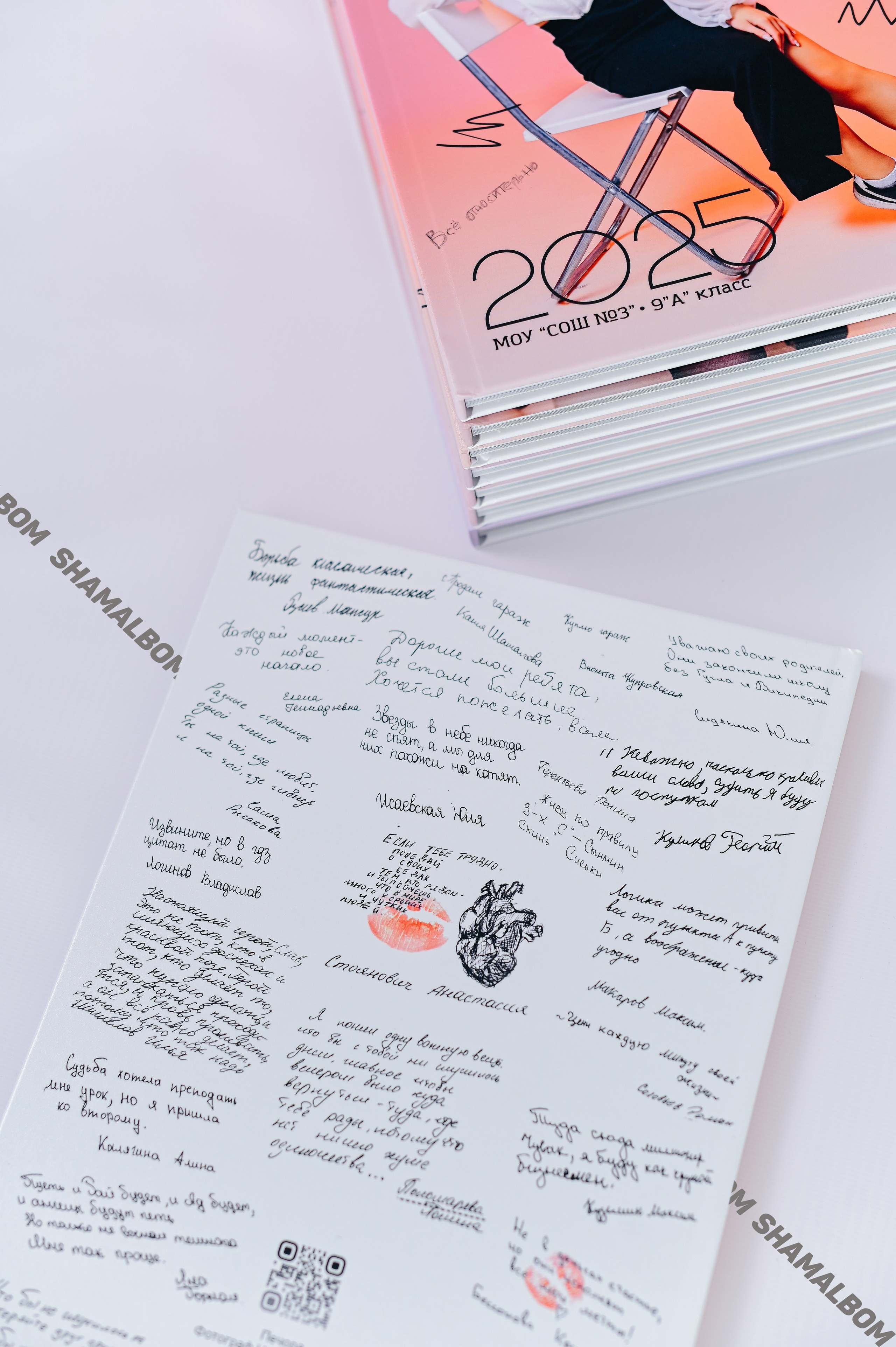 Школьный выпускной альбом для старшеклассников, альбом выпускника 9 и 11 класса. Школьный альбом в Москве