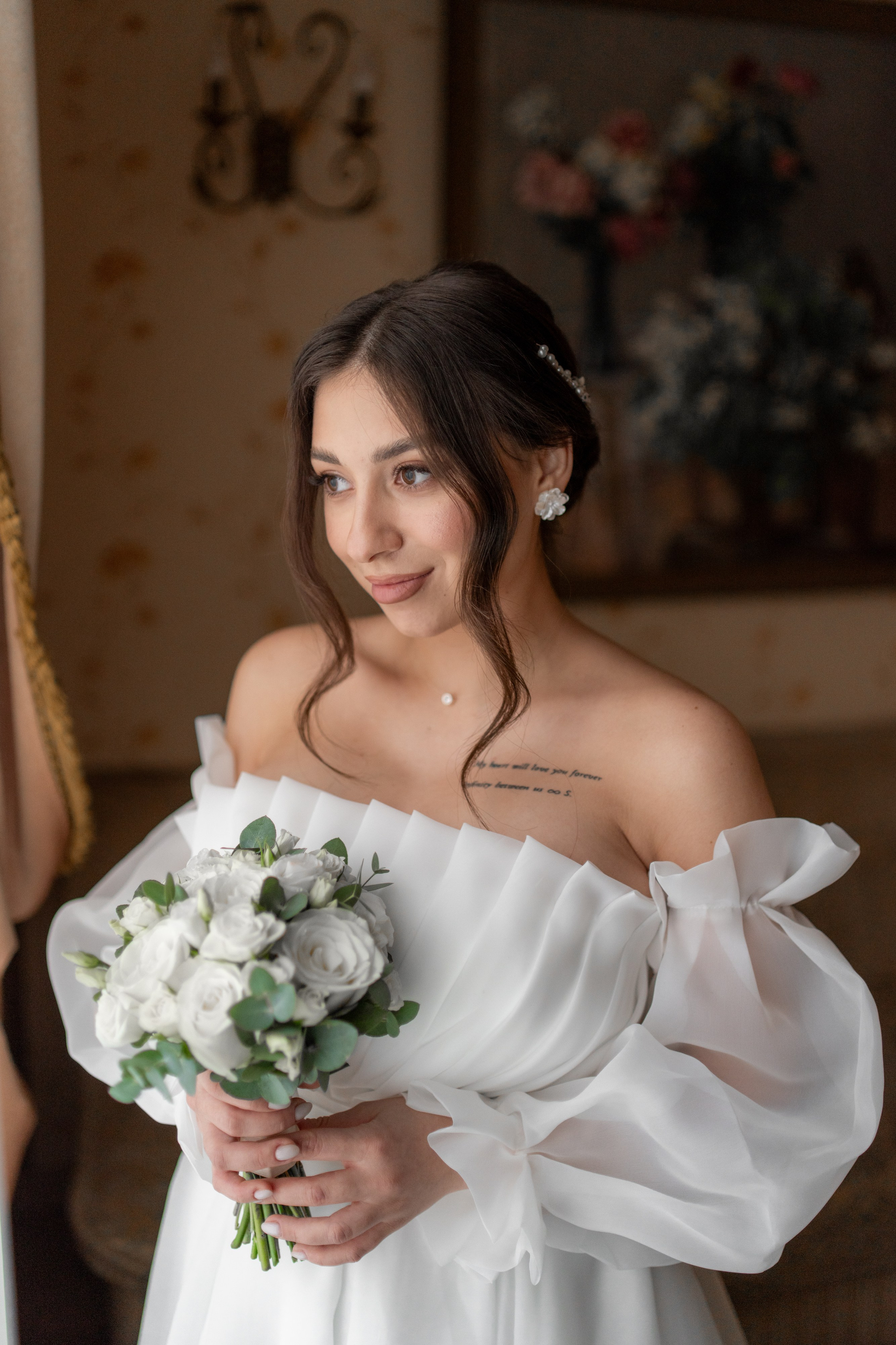 невеста в загсе на красноармейской адмиралтейского района города Санкт-Петербурга