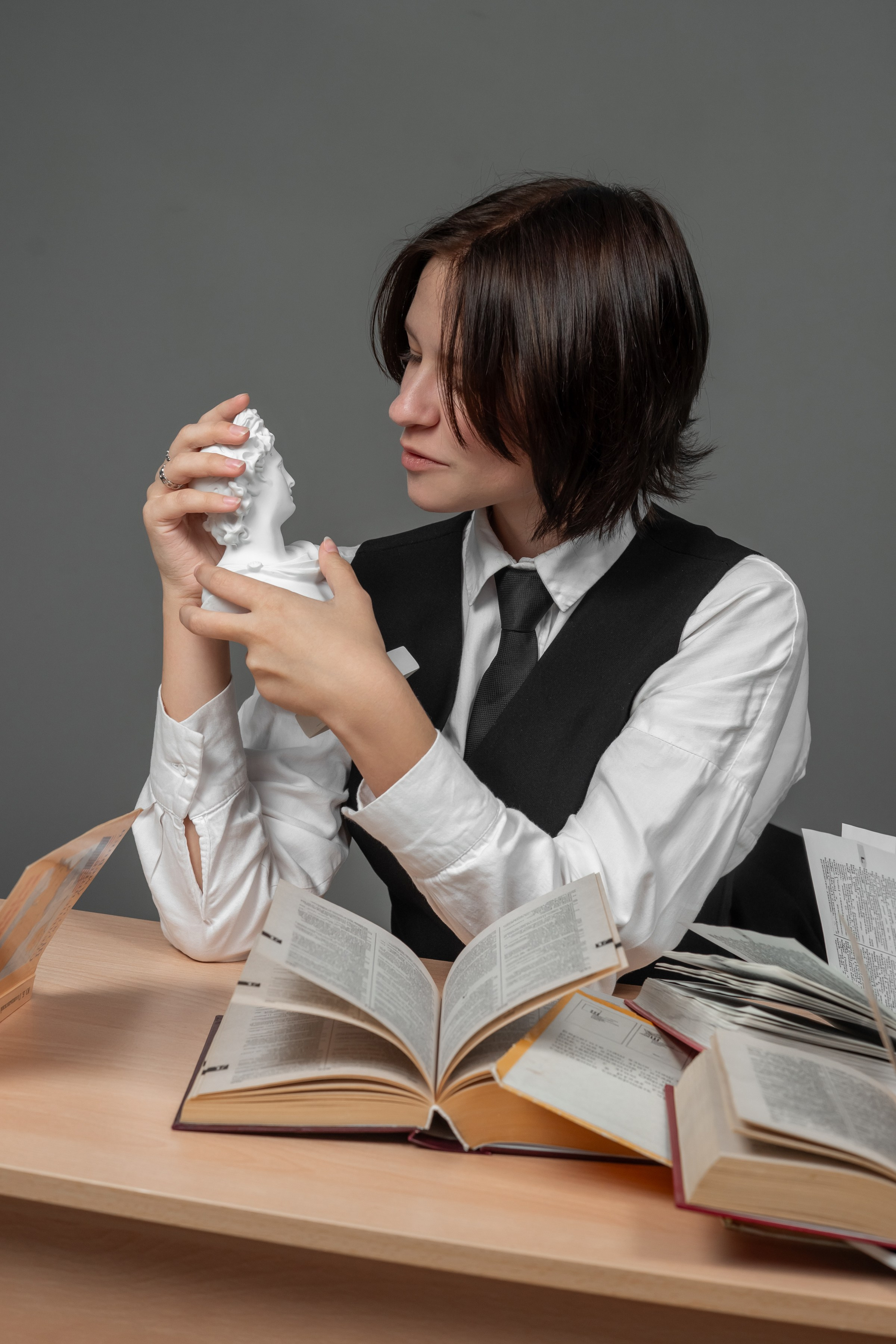 Портреты на сером  фоне. Ольга Плаксина фотограф в Саратове