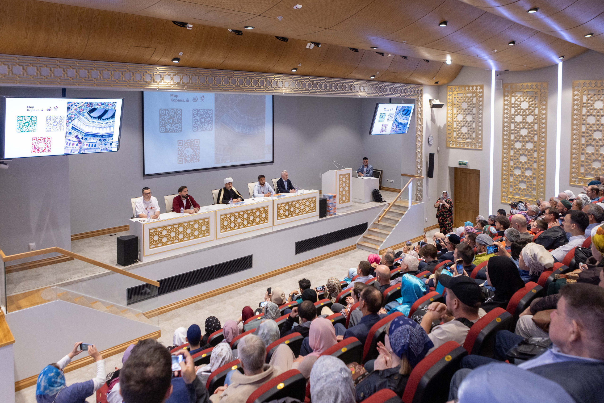 Репортаж с презентации книги — «Москва: город вязевый». Рекламный, предметный, репортажный, семейный фотограф и художник в Москве