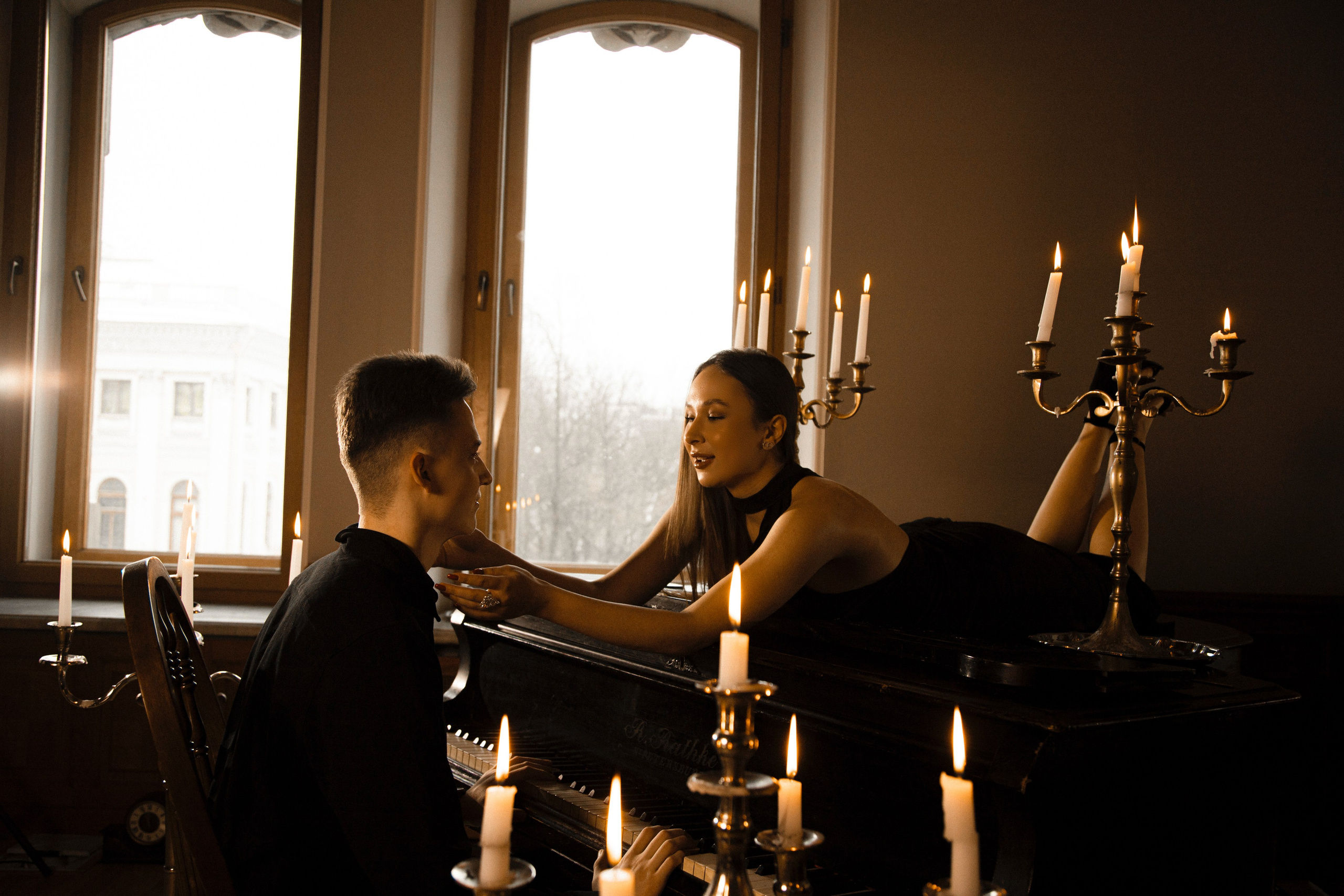 Лавстори: каминный зал