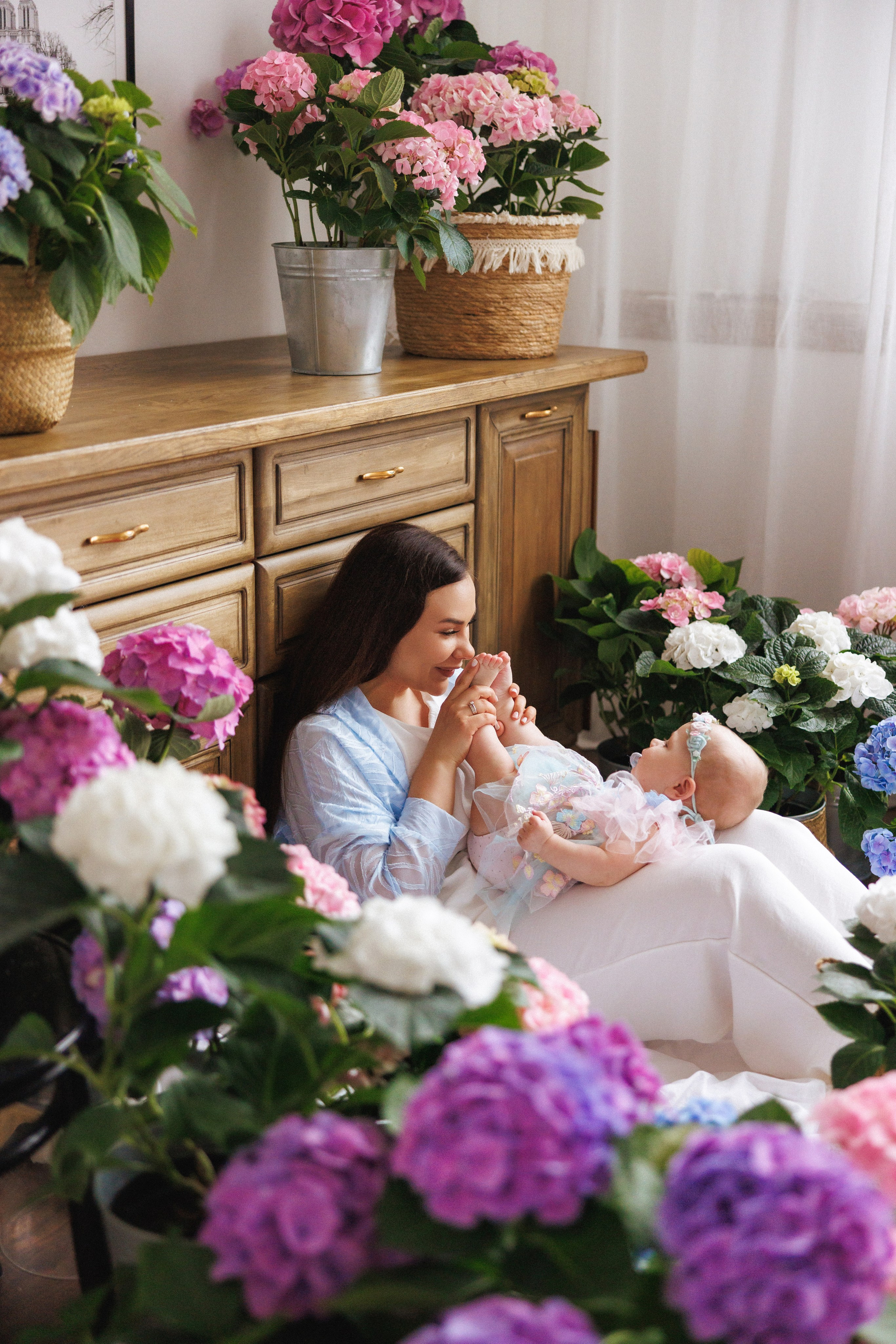 Фотосессия с живыми цветами Гортензии, город Краснодар, фотостудия «Истории». Семейный и детский фотограф в Краснодаре Анна Трашкова