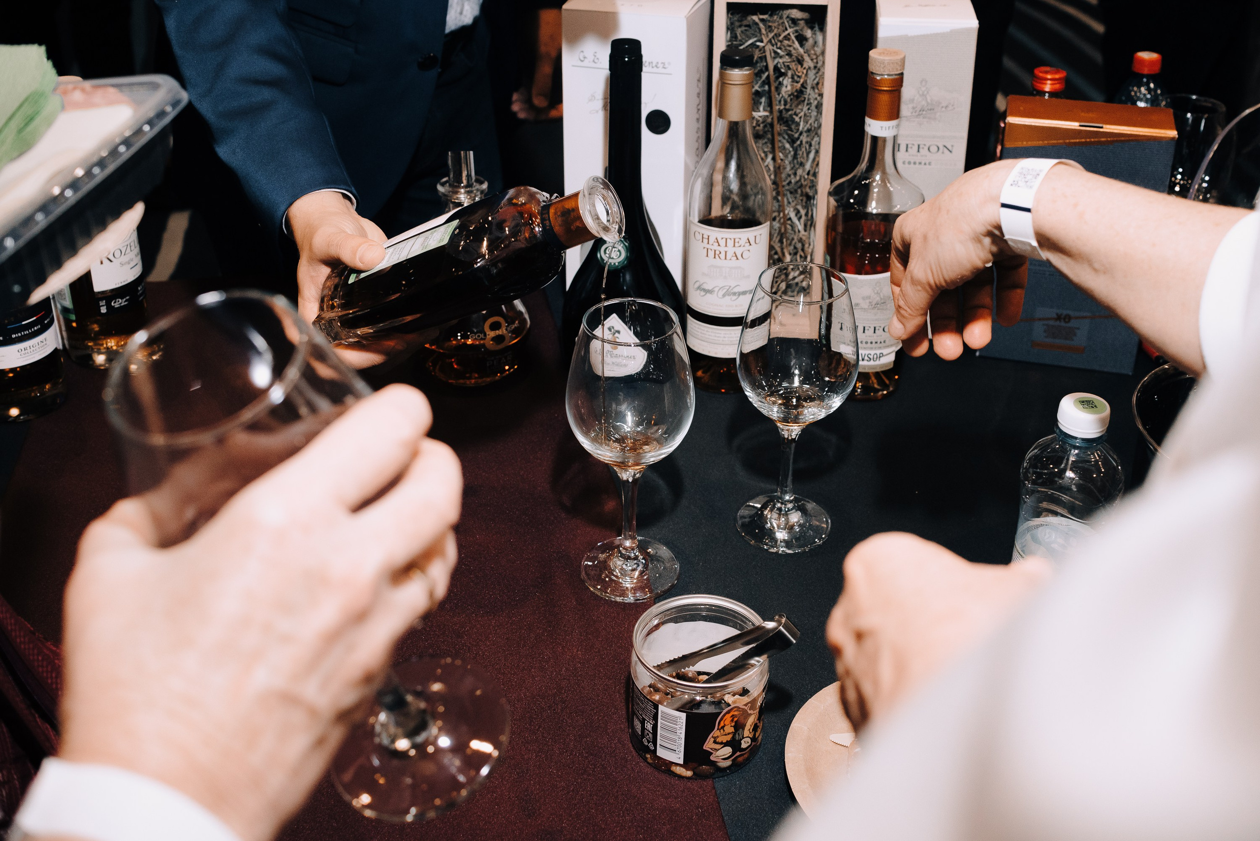 ФЕСТИВАЛЬ ВИНА И КРЕПКИХ НАПИТКОВ МАВТ-ВИНОТЕКА. Репортажный фотограф Зуев Роман г. Челябинск