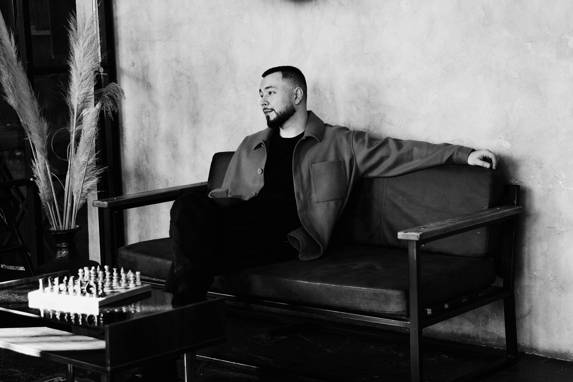 Мужской портрет в студии Тюмень — Фотосессия для мужчин | Дарья Мустафина. Портретный фотограф Тюмень Дарья Мустафина