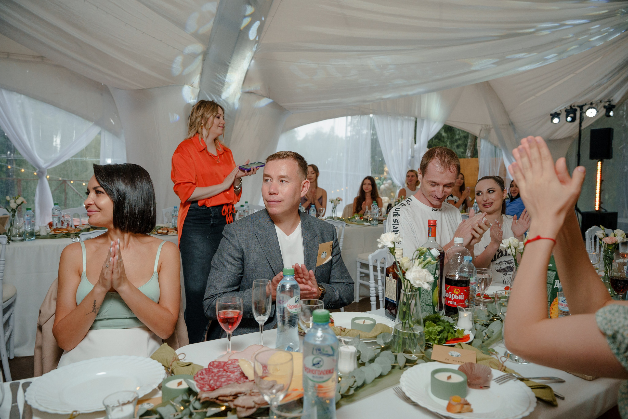 День рождения в шатре на водохранилище. Репортажный фотограф Москва Сергей Дружинин