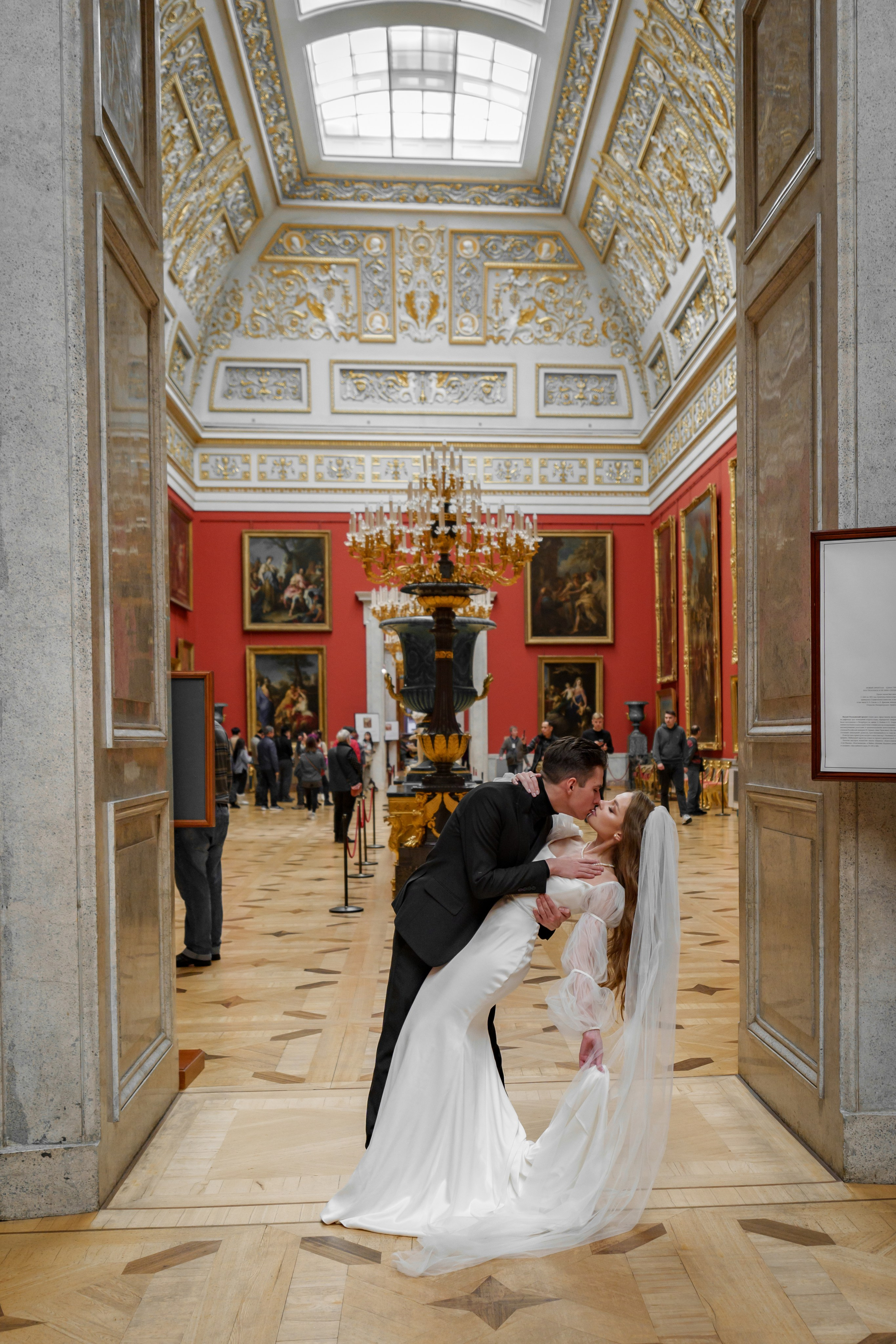 Фотосессия в Эрмитаже упрекрасно передаст Ваш стиль свадьбы!