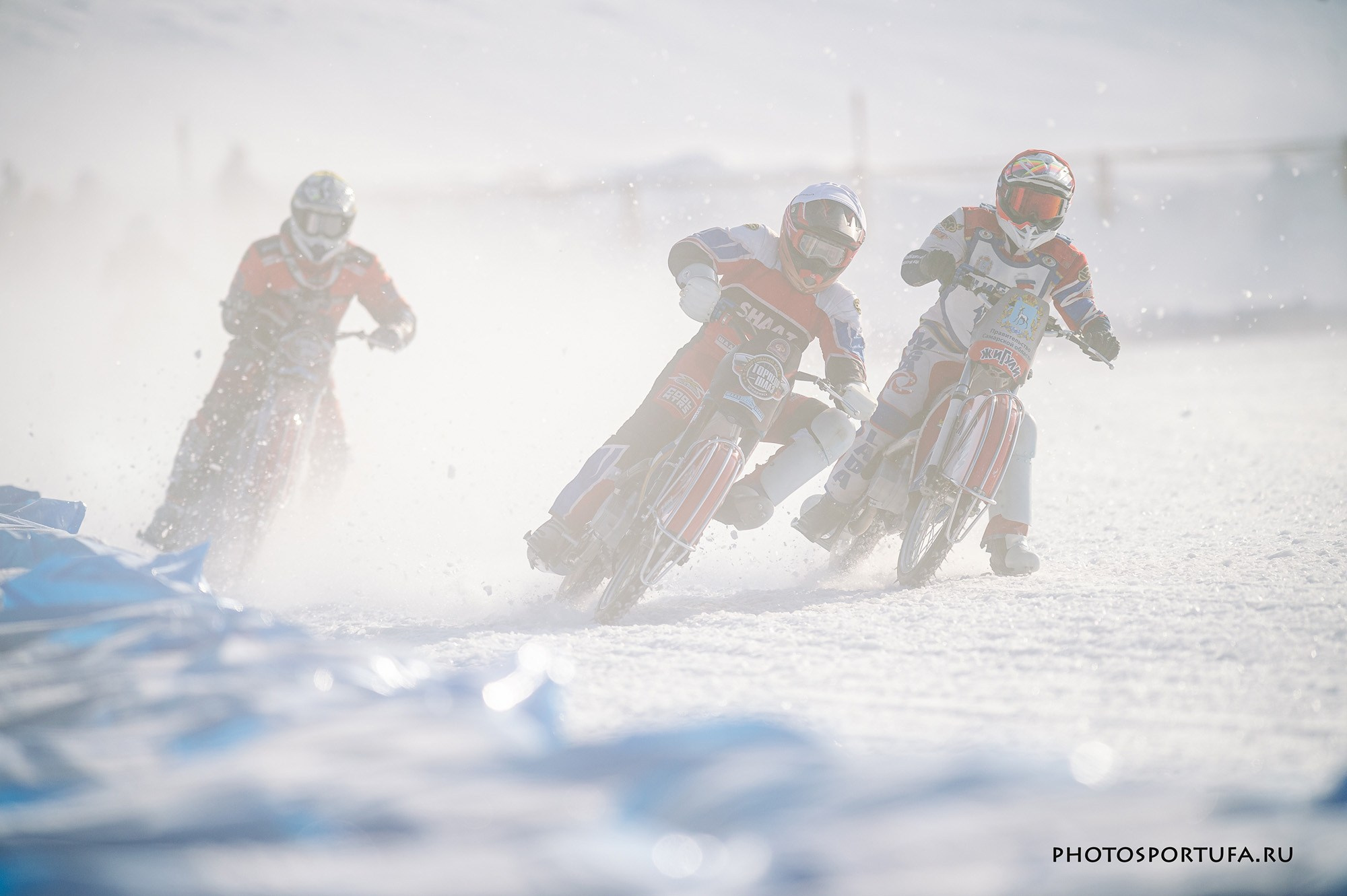 Мотогонку на льду. Спортивный фотограф в Уфе Евгений Буров