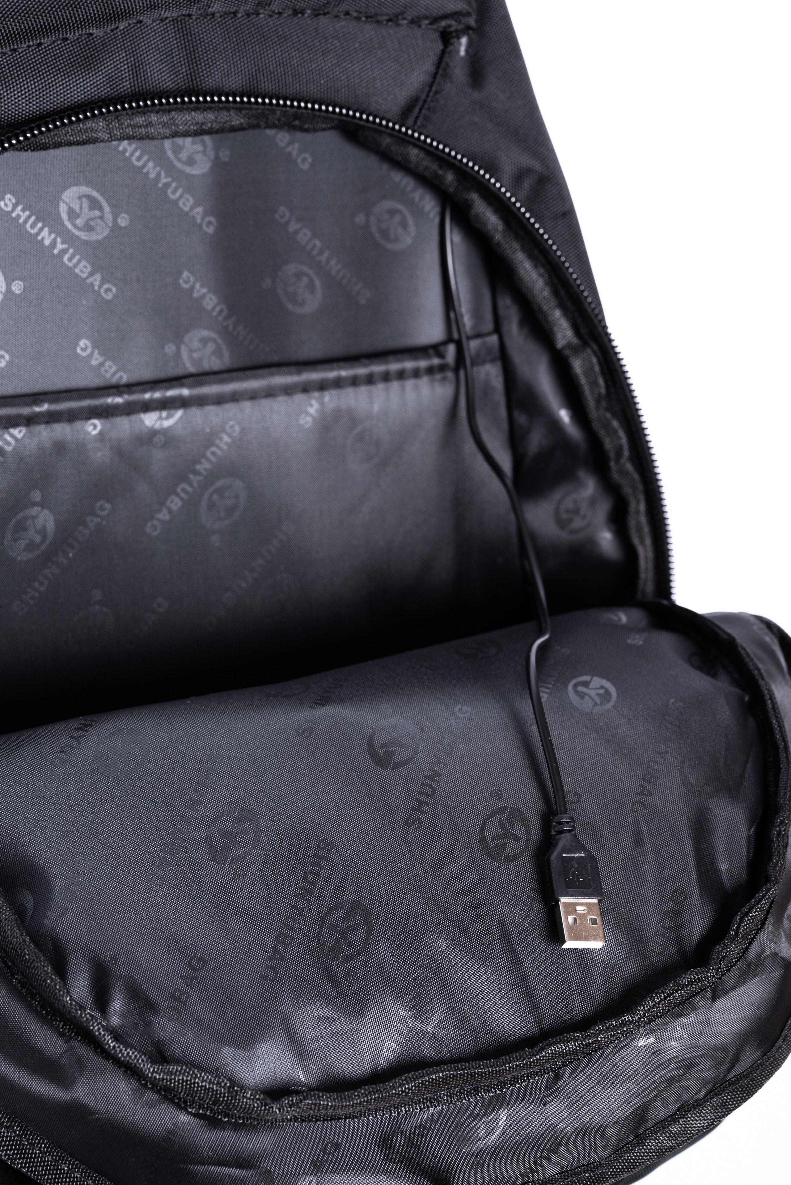 Рюкзаки. Предметный фотограф, фото для маркетплейсов Пятигорск, КМВ