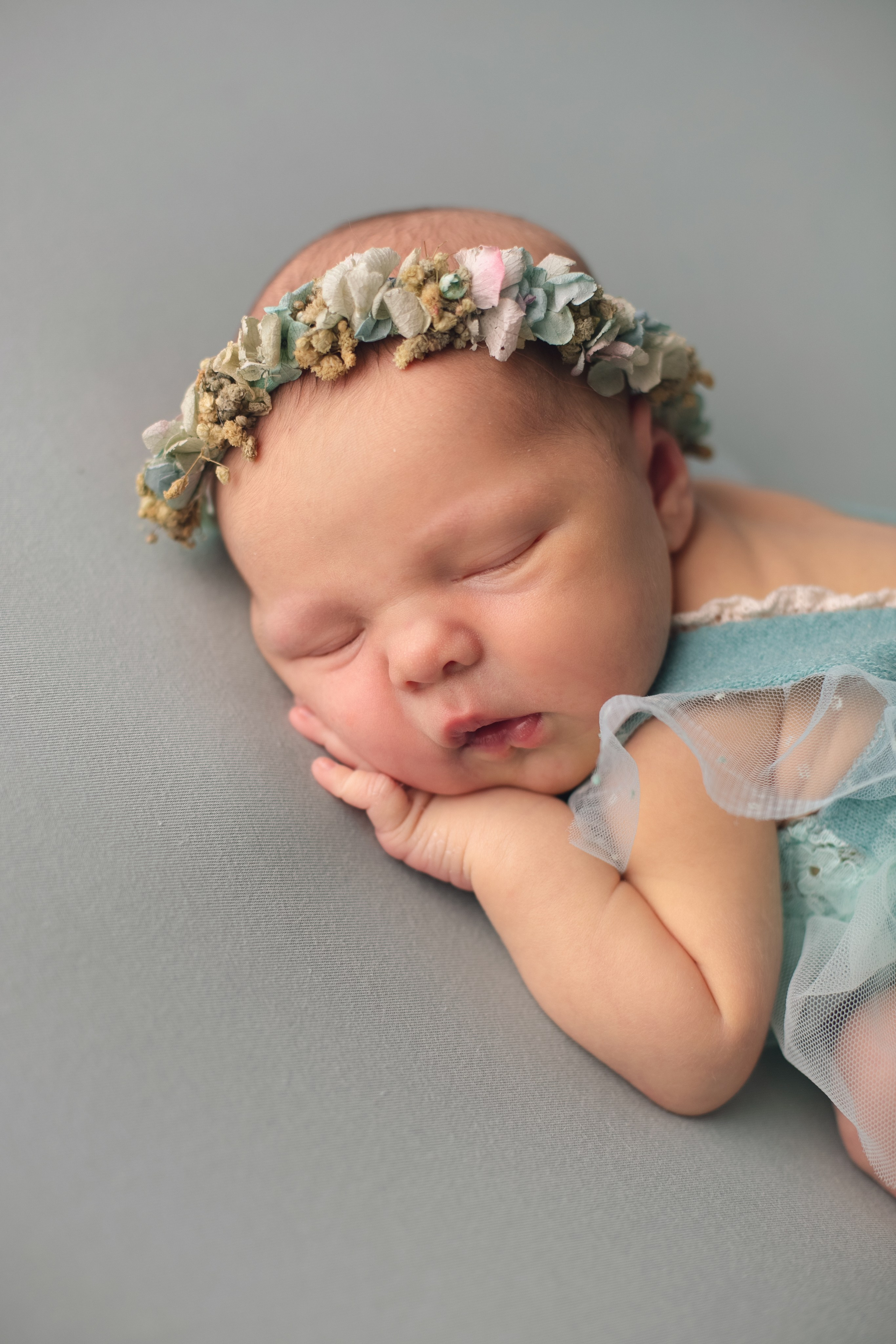 Анюта. Фотограф новорожденных в г. Россошь Виктория Нечепуренко