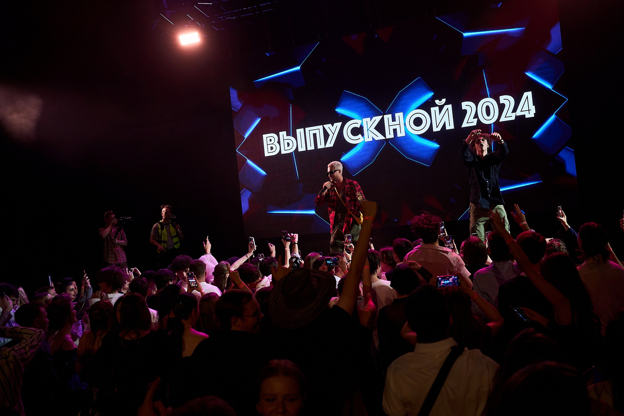 Выпускной 2024 концертный зал Академия ВТБ. Фотограф и Видеограф в Москве. Олег Корушев