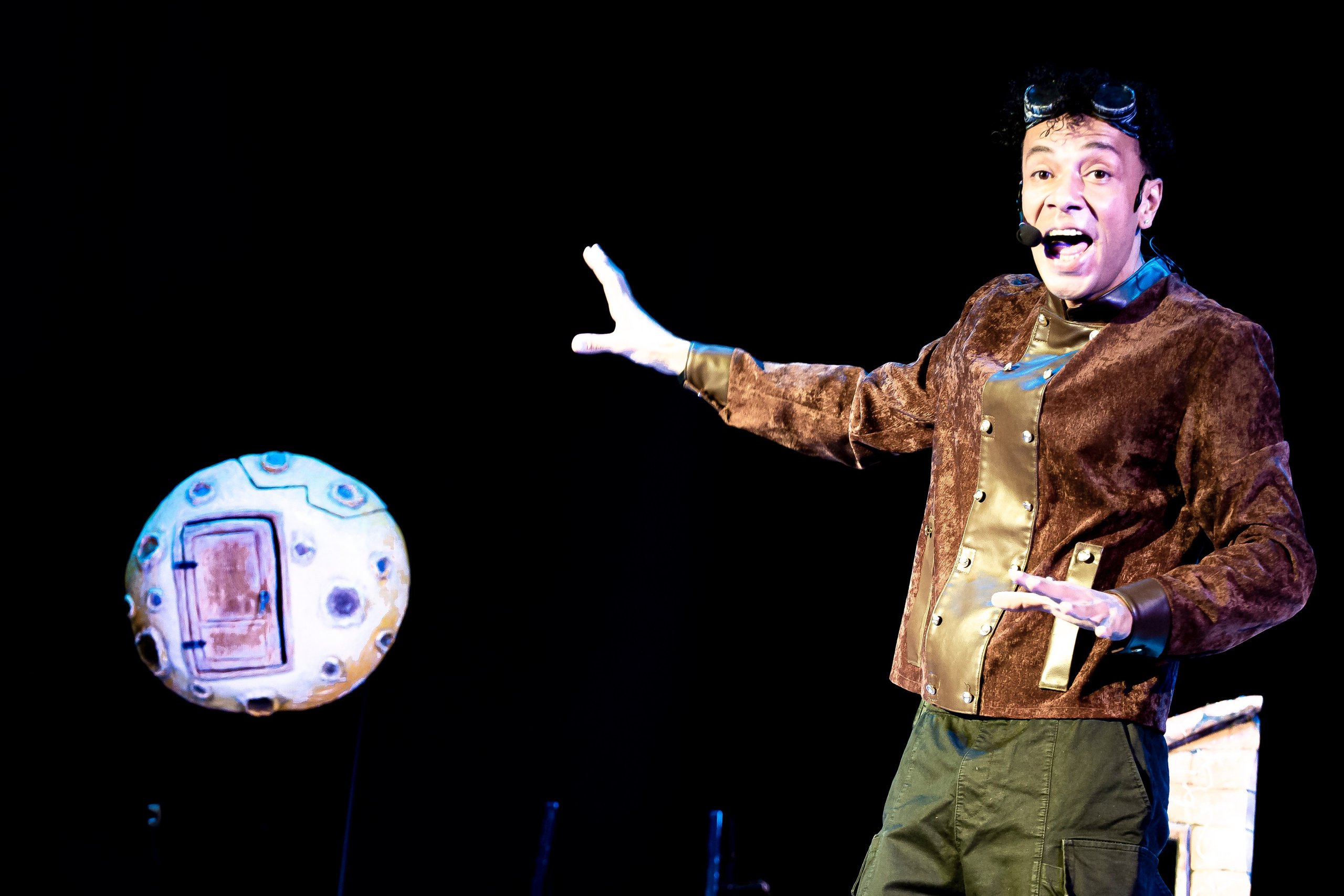 Человек с луны — спектакль кукольного театр Саквояж. Фотограф в Сочи Юрий Шептаев