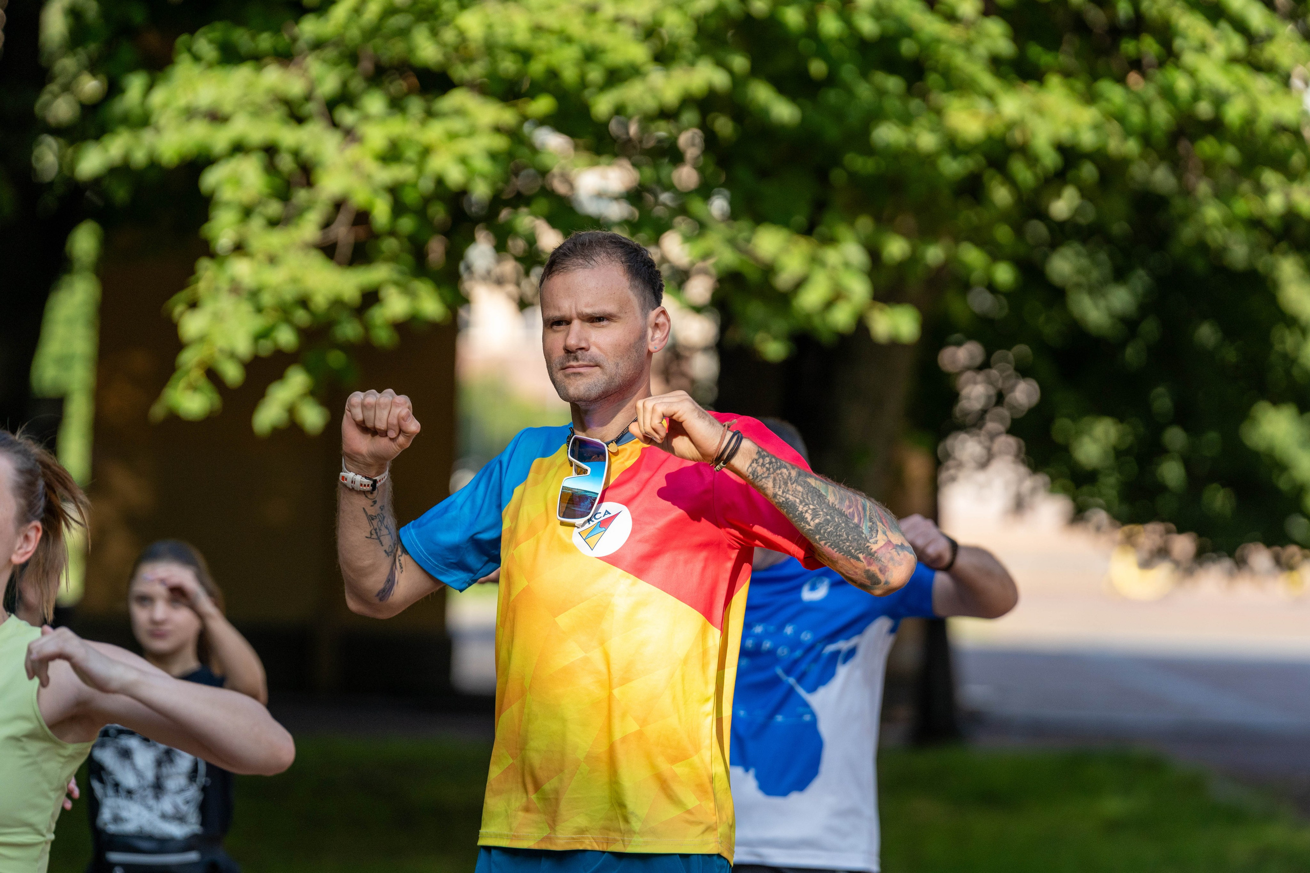 Мужчина разминался перед забегом “5 вёрст” — спортивный фотограф Санкт-Петербург