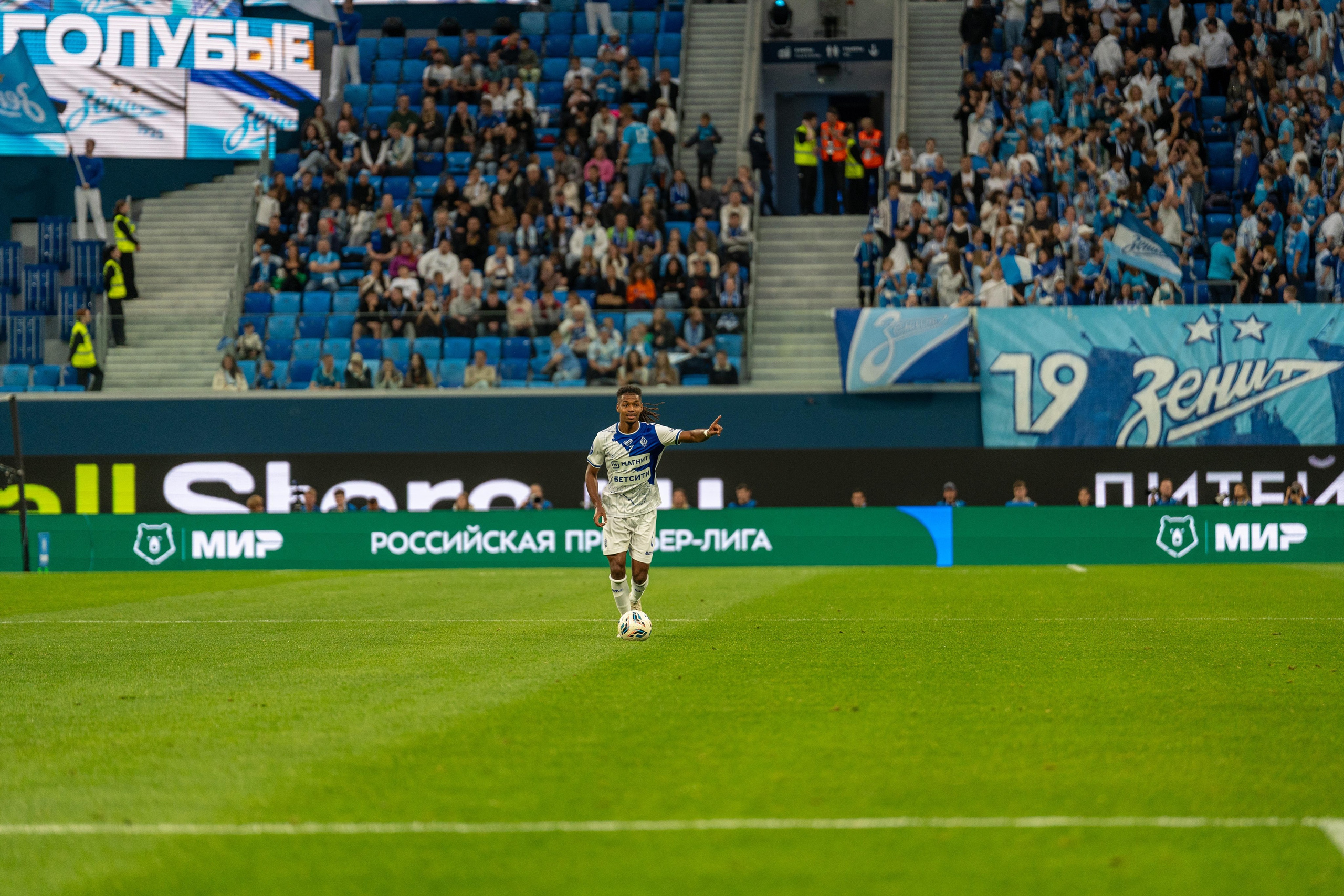 Игровой кадр матча Зенит — Динамо на Газпром Арене, спортивный фотограф Санкт-Петербург