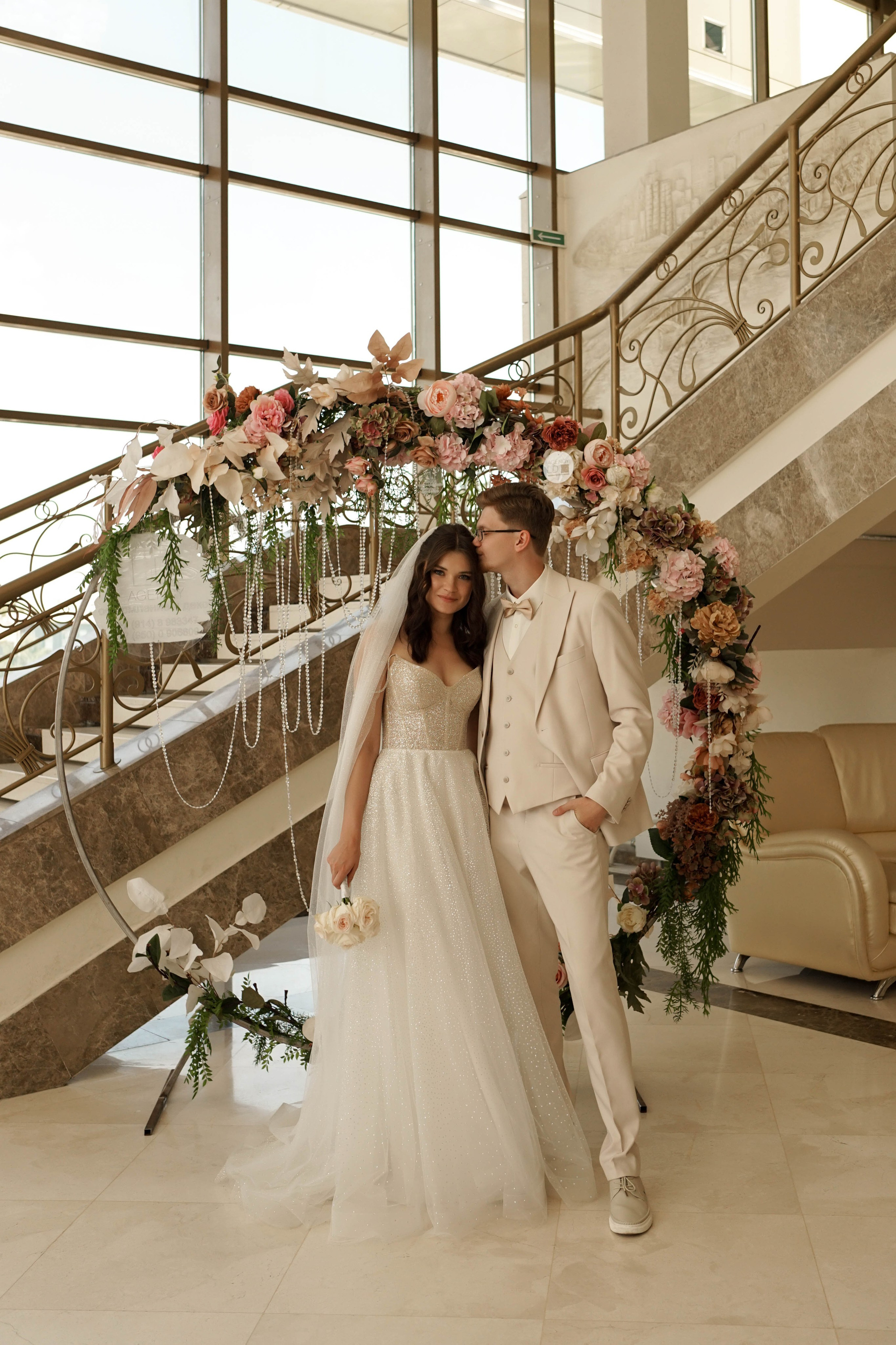 Яна и Никита: сборы в отеле, регистрация и банкет. Фотограф в Иркутске