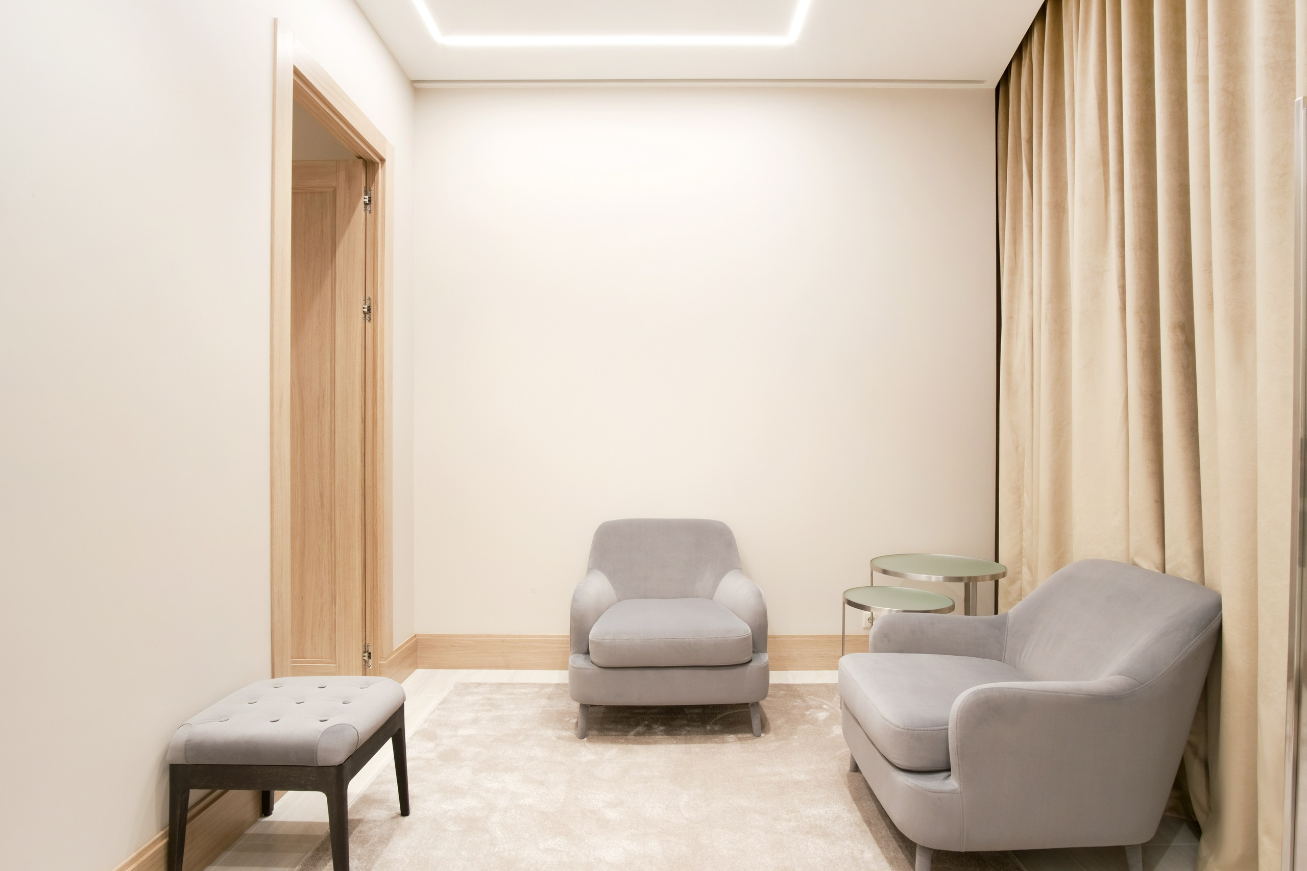 Фотография интерьера  магазина одежды 