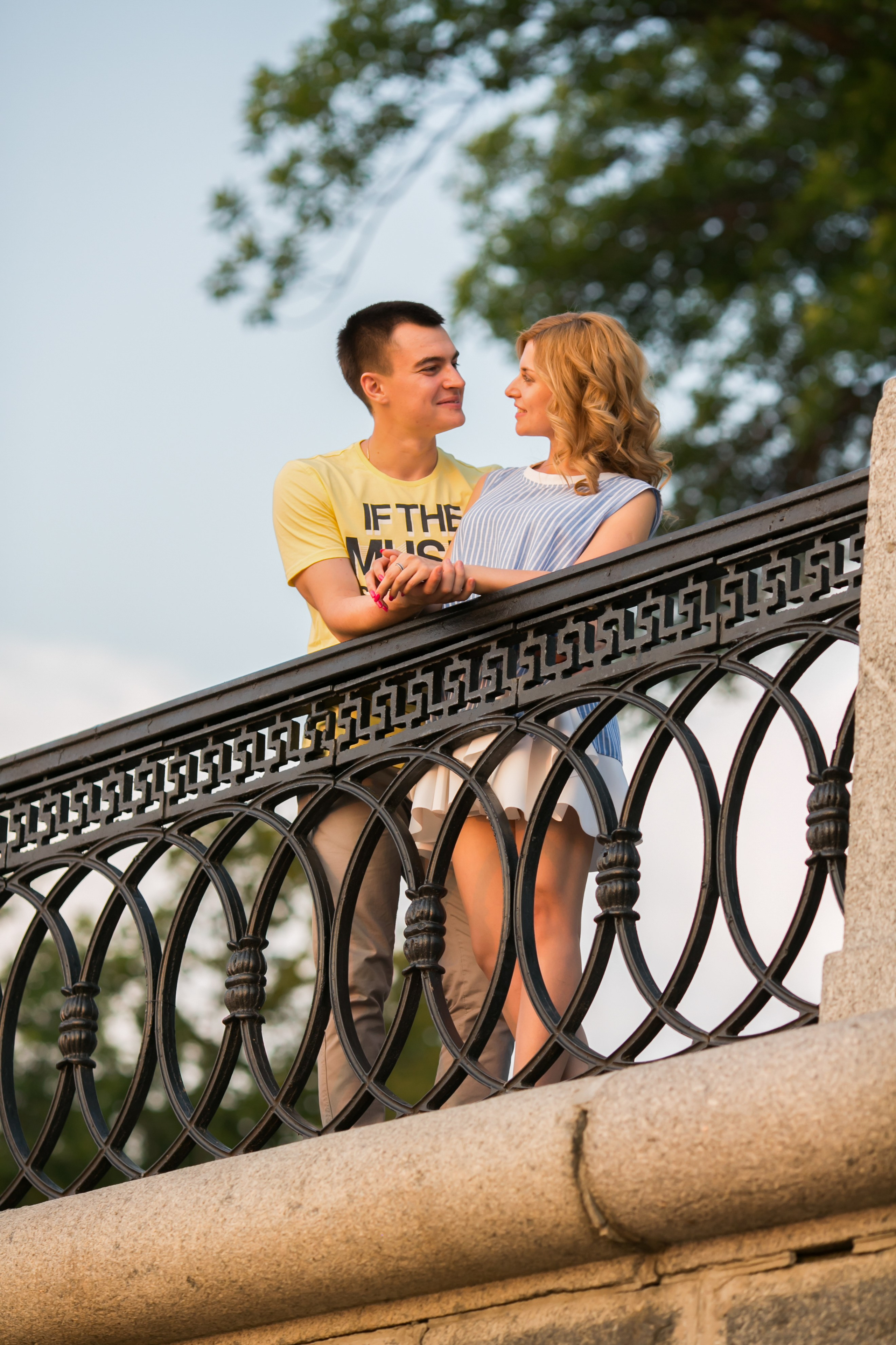 Love Story на набережной в Самаре. Свадебный фотограф, видеограф в Самаре, Самарской области. Видеосъемка