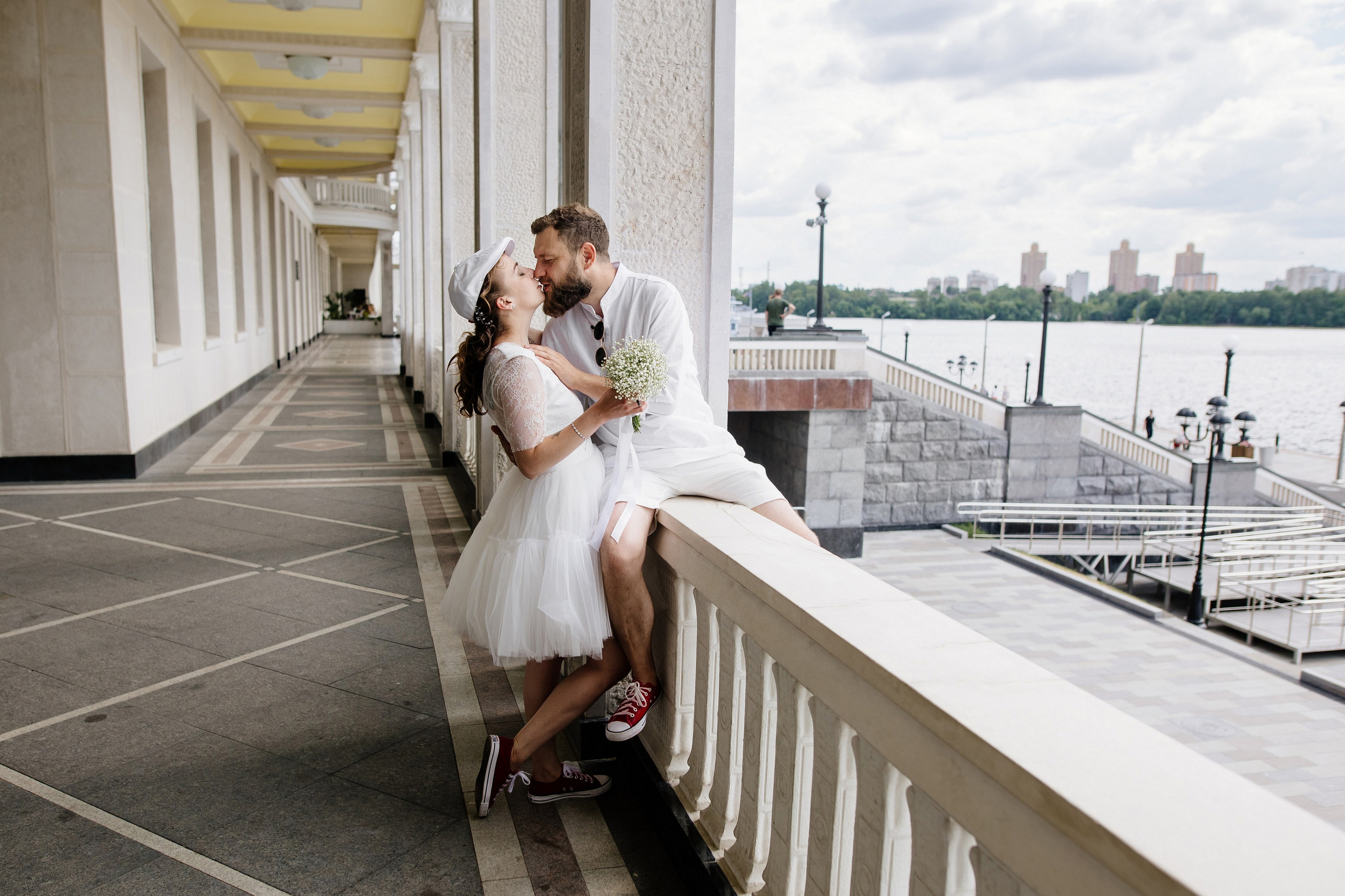 Свадьба на стадионе Спартак Лукойл Арена, свадьба на Северном речном вокзале, свадьба в метро, новые адреса счастья. Свадебный и семейный фотограф Екатерина Иванова