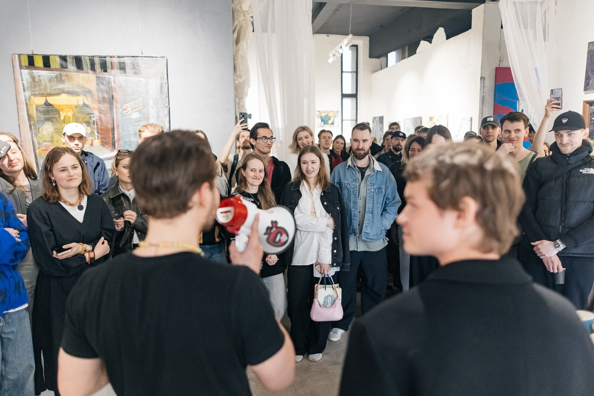 IZZI ROOM | Открытие выставки | май 2025. Репортажный фотограф в Санкт-Петербурге СПБ Алиса Ческидова на ваше мероприятие