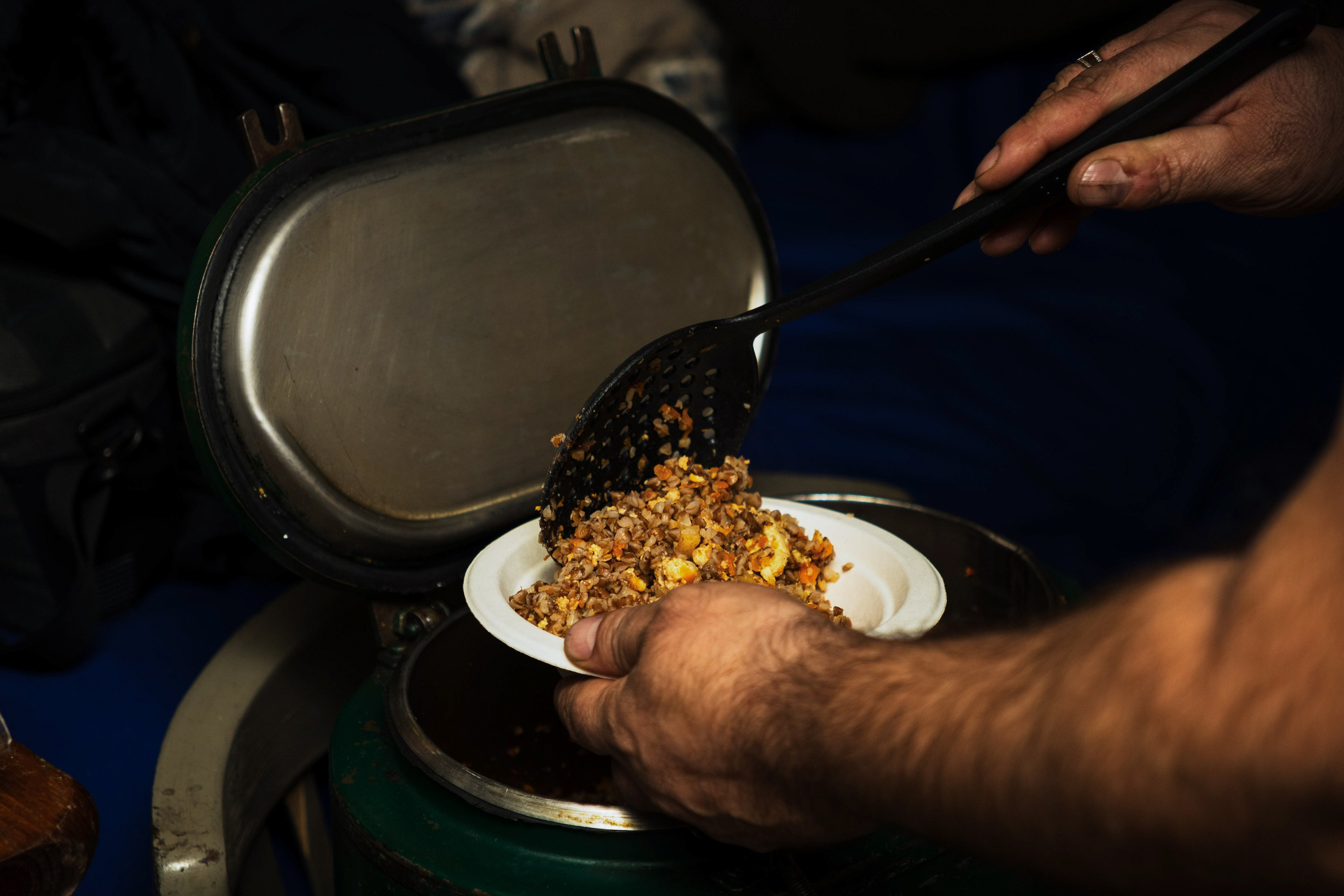 Репортажная съемка. «Ночлежка». Пункт обогрева; Неравнодуш. Репортажный фотограф в СПб