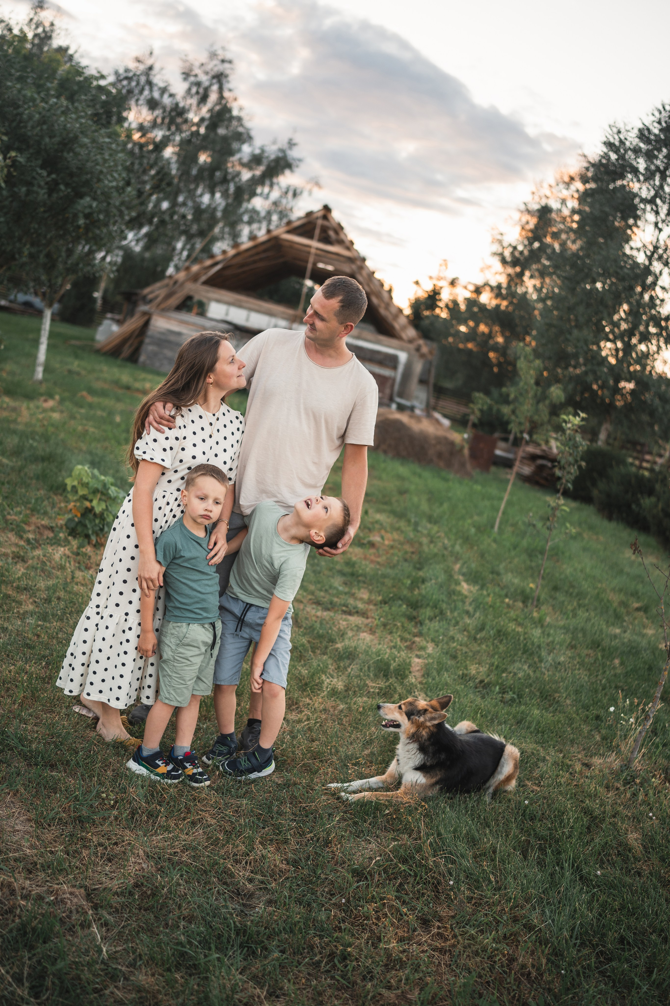 СЪЕМКА НА УЧАСТКЕ. Семья Юлии. Фотограф Марта Козел. Гродно, Беларусь