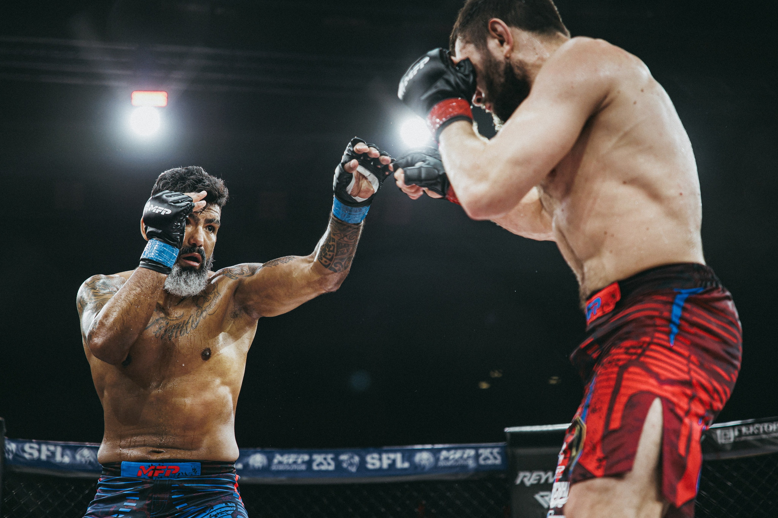 MFP255 ДУГЛАС РИБЕЙРО VS МАКСИМ БУТОРИН. Фотограф Иркутск Антипин Сергей