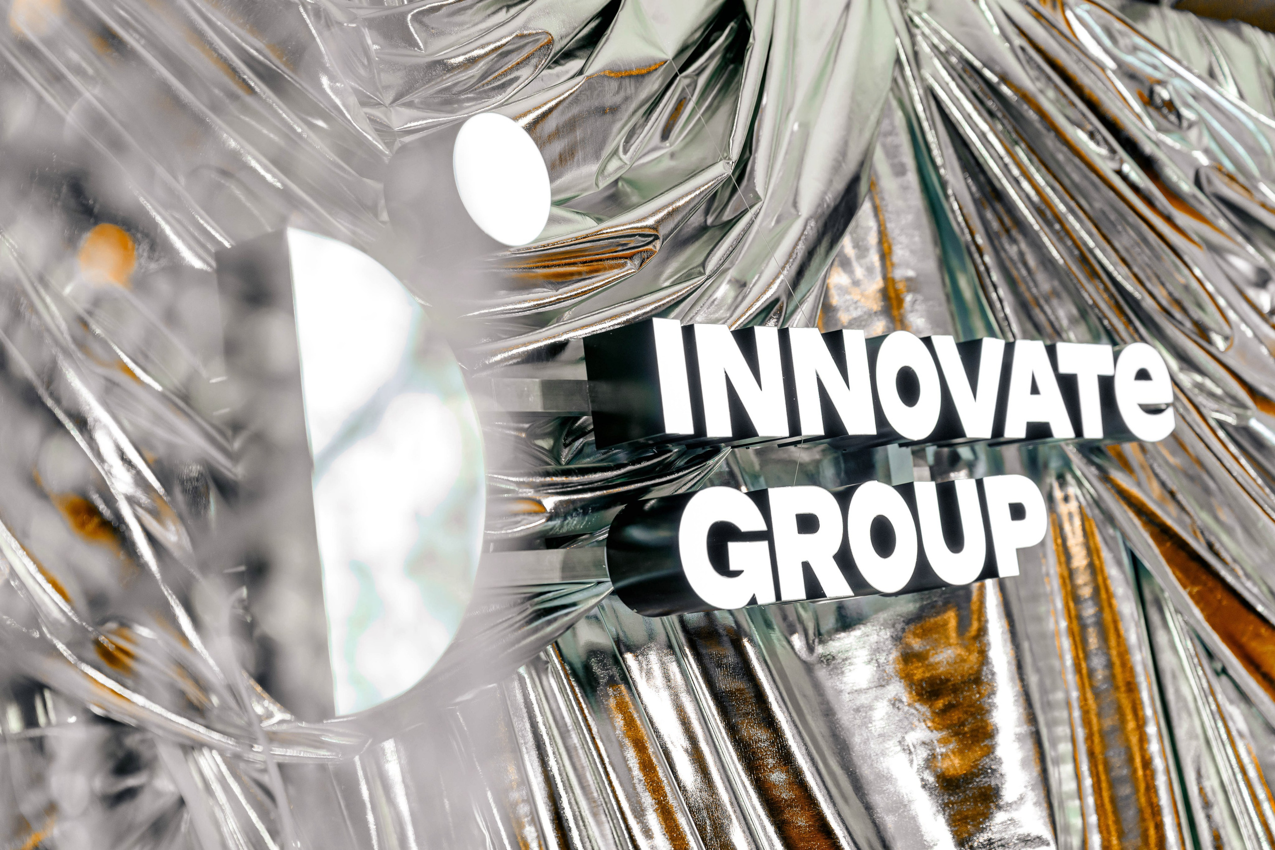 INNOVATE GROUP. Максим Комаров — Профессиональный фотограф