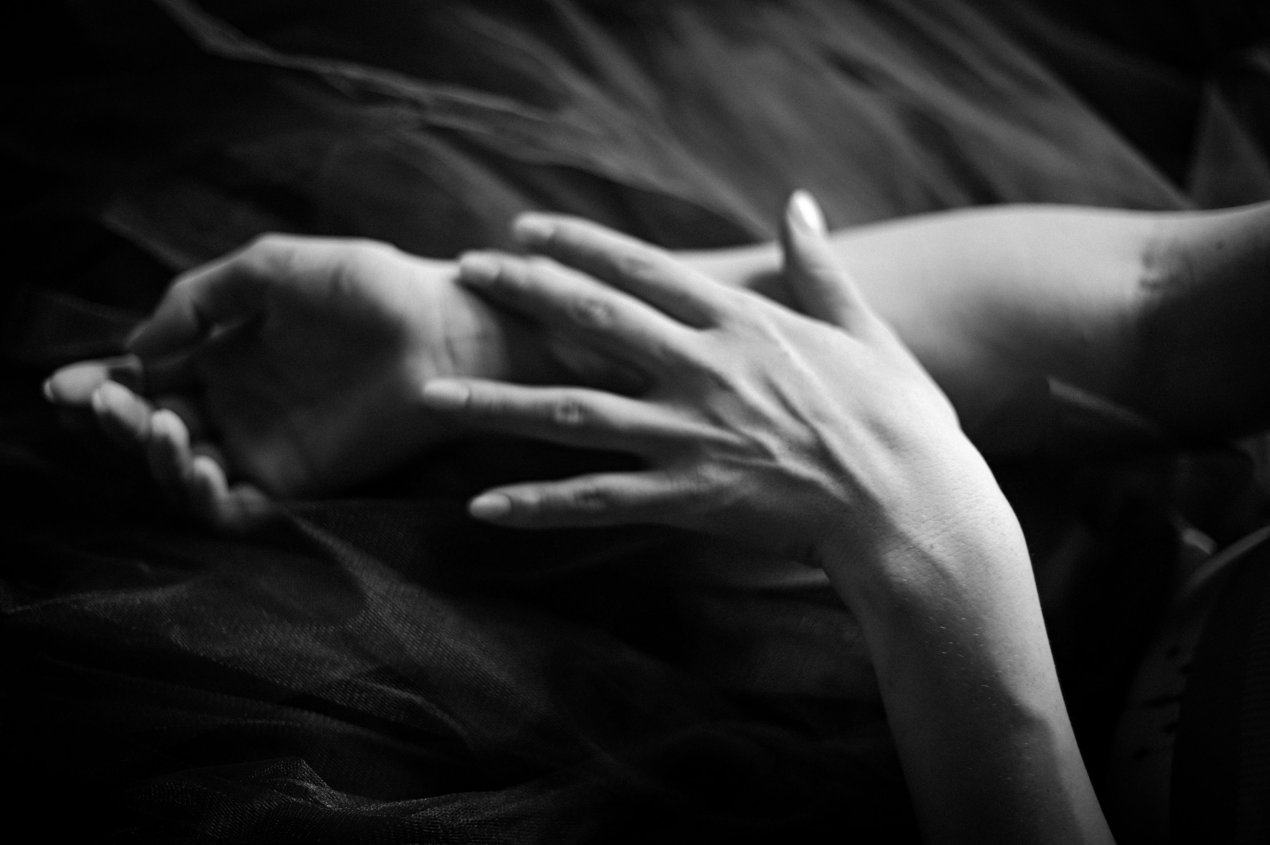 Танец рук Лизы. Портретный и эротический фотограф Ирина Подборская (18+)