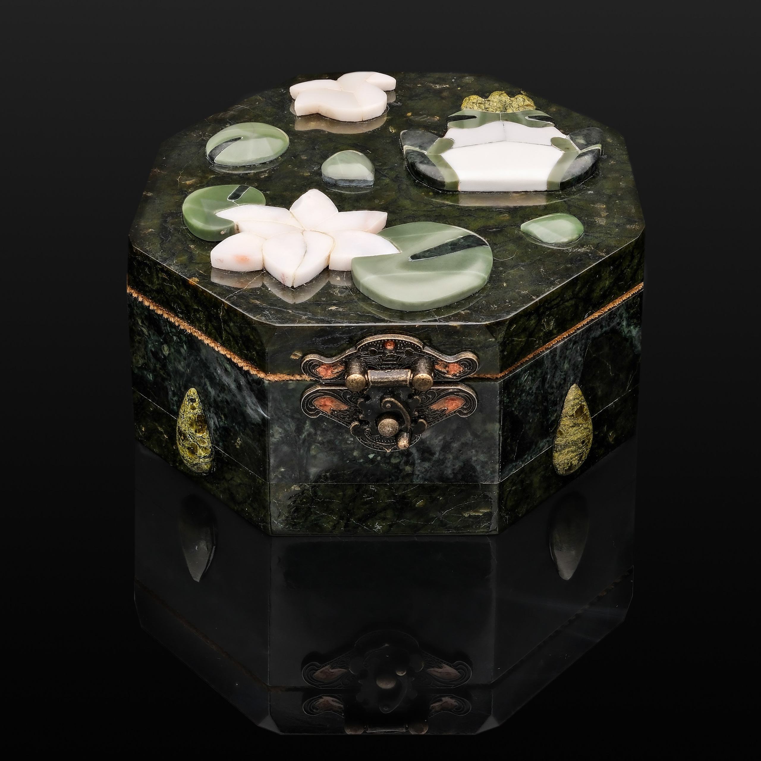 Рекламная эксклюзивная предметная фотосъёмка ювелирных изделий в Москве  тел +7 966-003-13-07. Высококачественная профессиональная рекламная фотосъёмка ювелирных украшений, драгоценных камней в Москве. Обучение, консультация