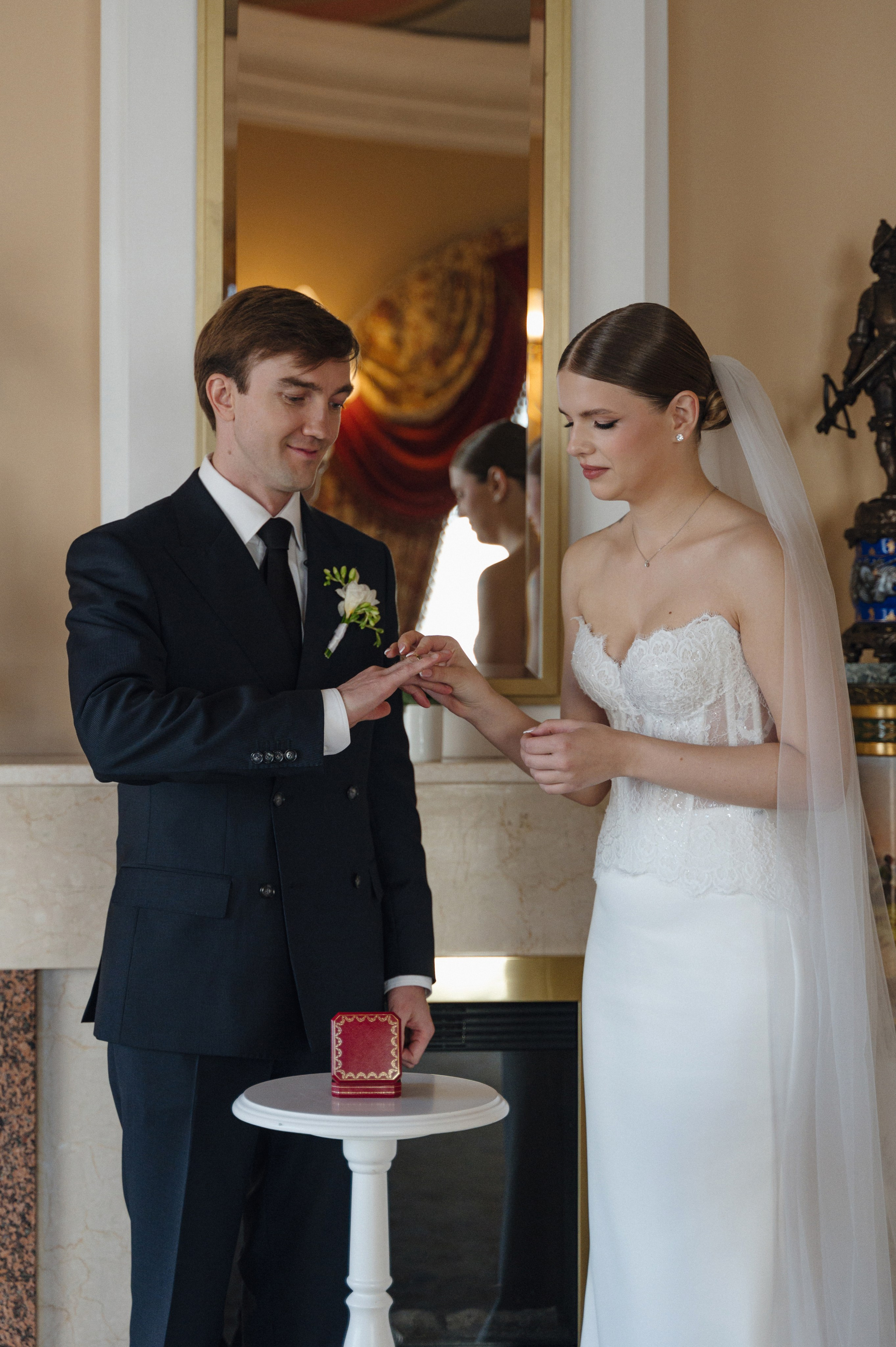 Дмитрий и Луиза. Гостиница Националь и ресторан Белуга. Свадебный фотограф Москва и Санкт-Петербург. Анастасия Чудина