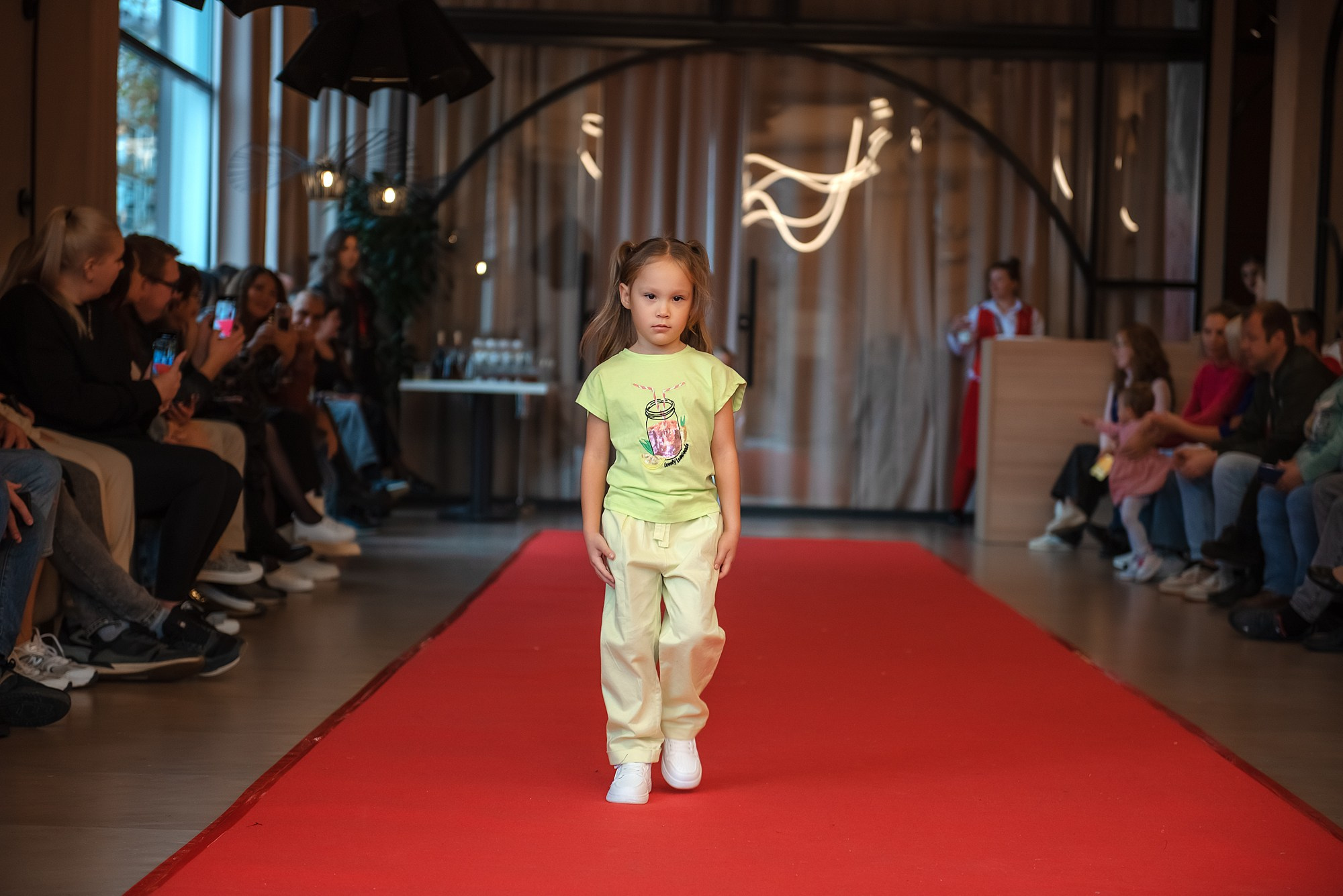 HAPPYkids дефиле в день мамы. Семейный и коммерческий фотограф в Сочи Александр Бодунов