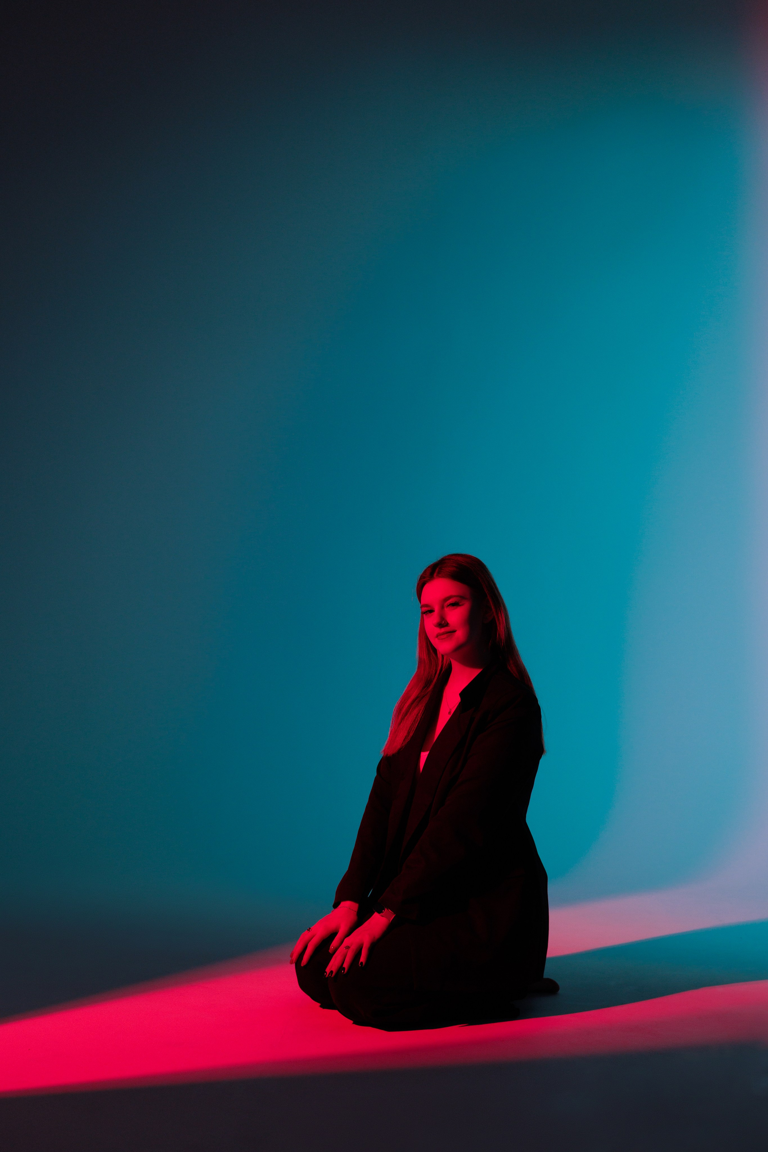 Цветной свет и фигуры. Фотограф Минск