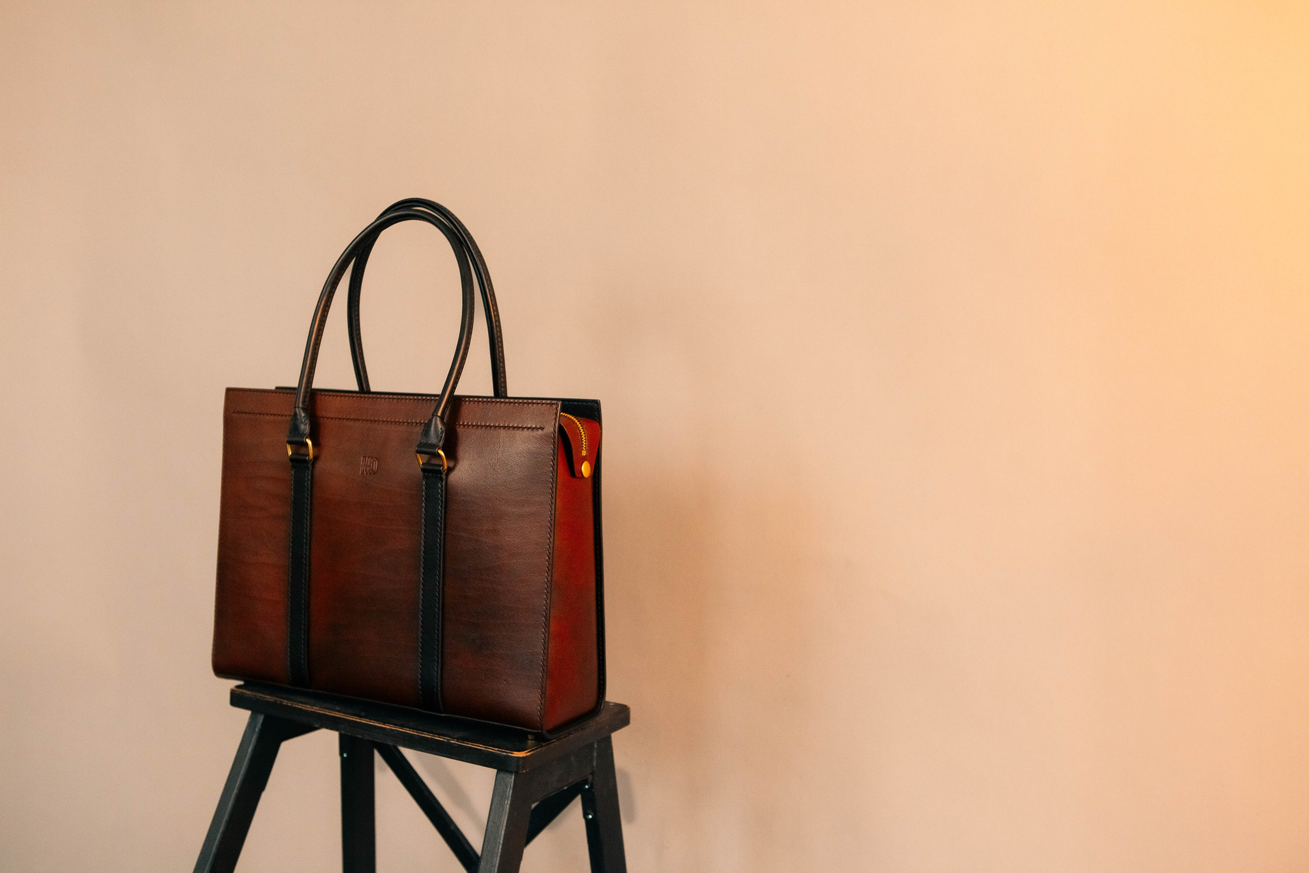 Анна Гречаная и изделие Дана Настаса 💼. Фотограф Ольга Крукле