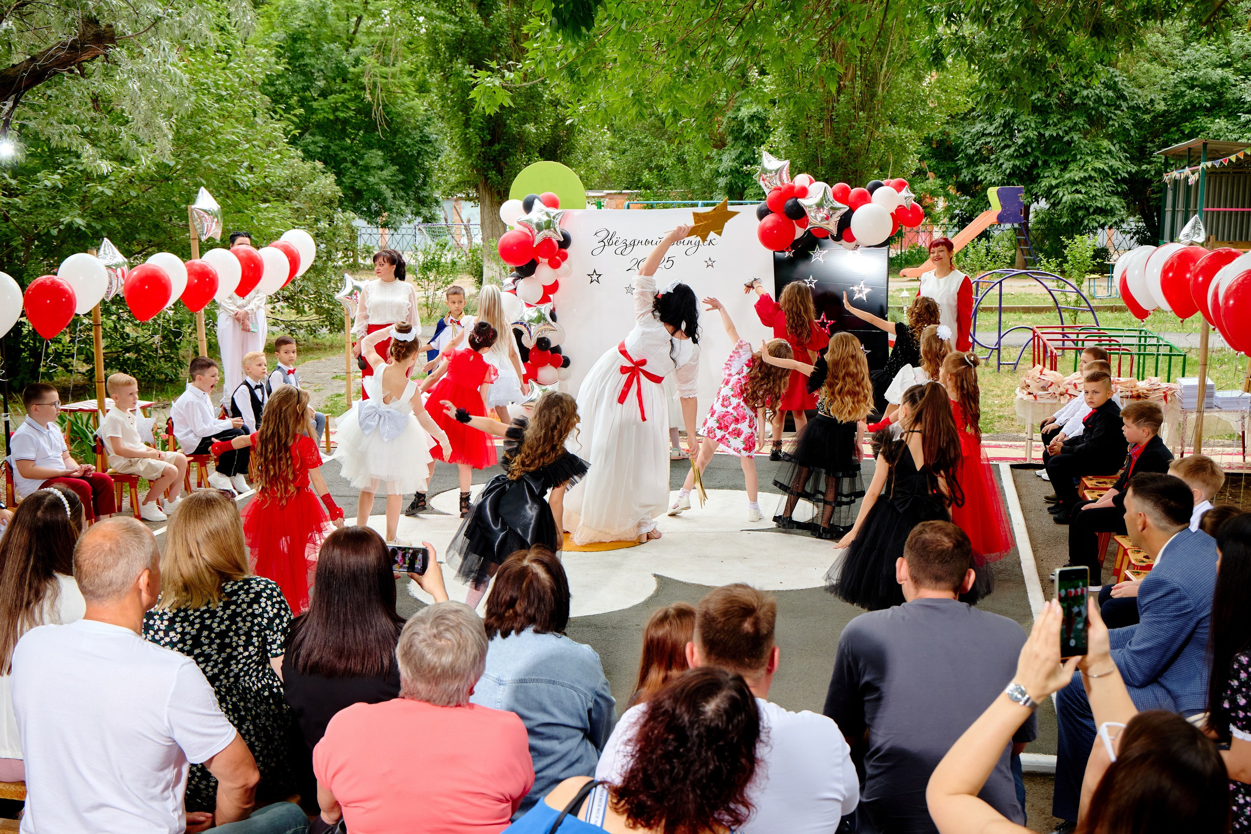 Выпускной 45 сад. Фотограф Выпускные альбомы Таганрог Сергей Коробченко
